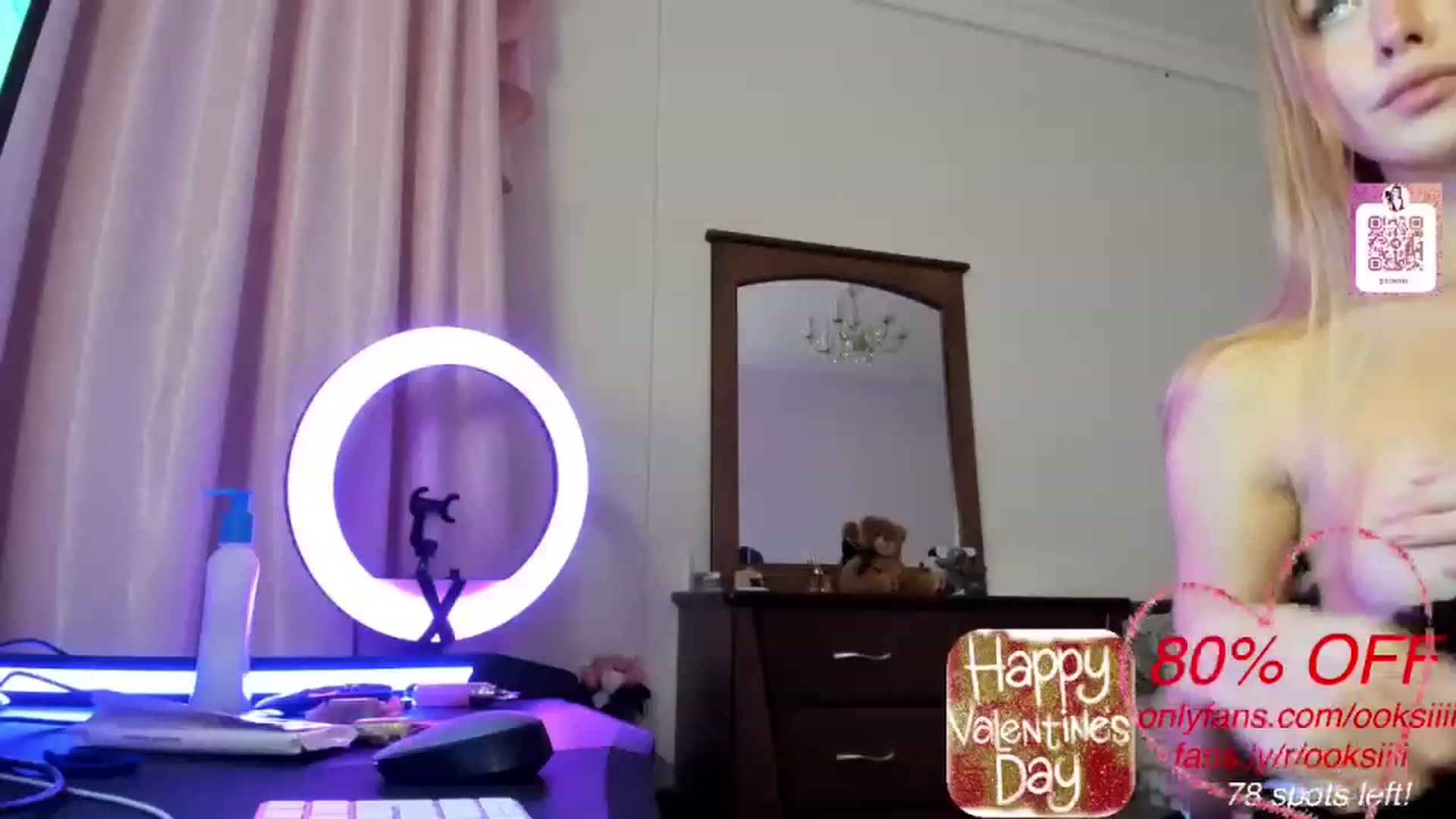 Gallery image thumbnail from Oksanafedorov's myfreecams stream on, 02/14/2023, 18:57 image 14 of 20