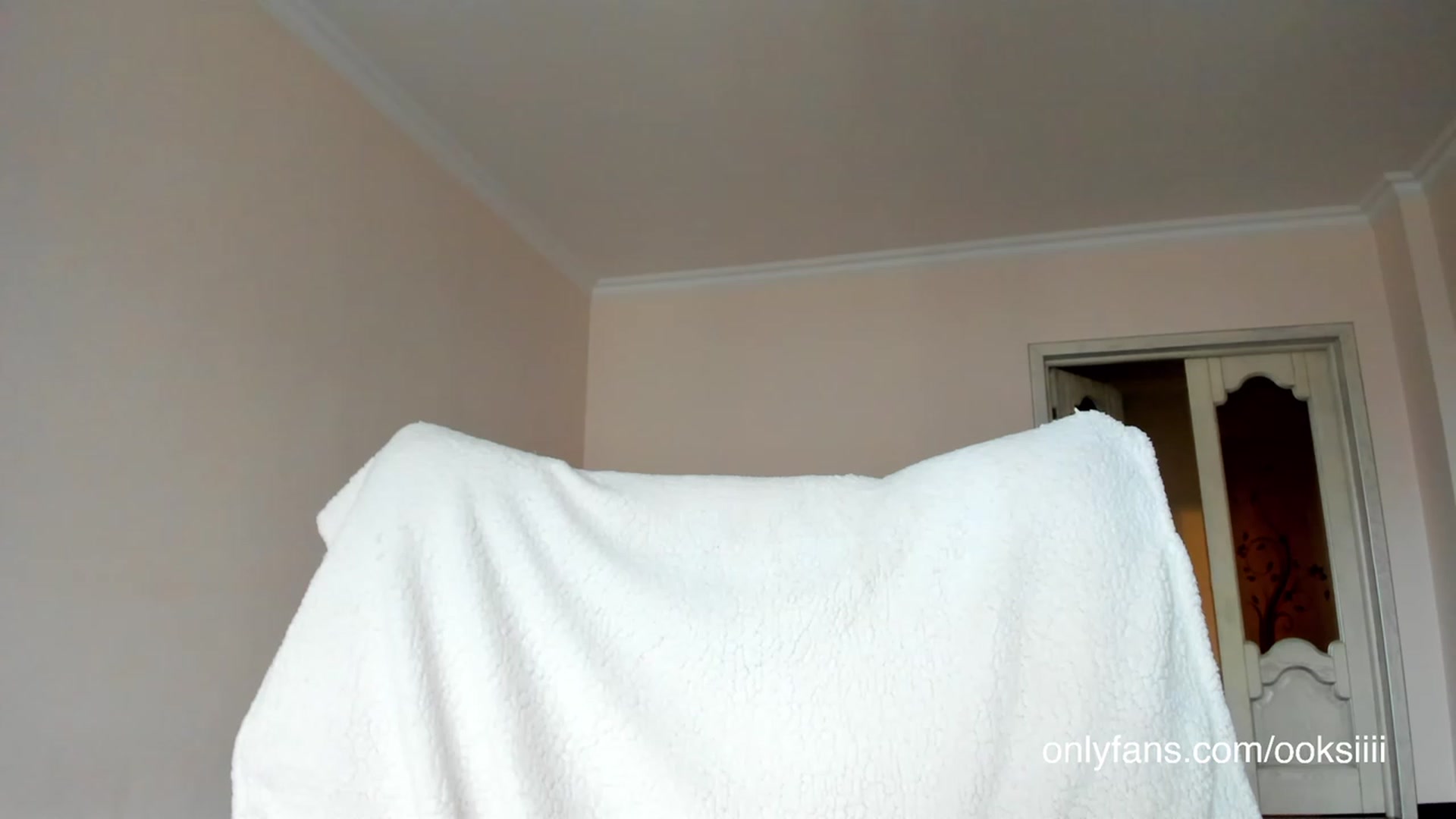 Gallery image thumbnail from Oksanafedorov's myfreecams stream on, 03/12/2023, 14:24 image 17 of 20