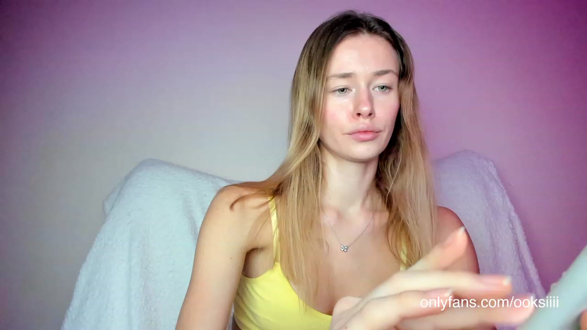 Gallery image thumbnail from Oksanafedorov's myfreecams stream on, 03/12/2023, 18:40 image 7 of 20