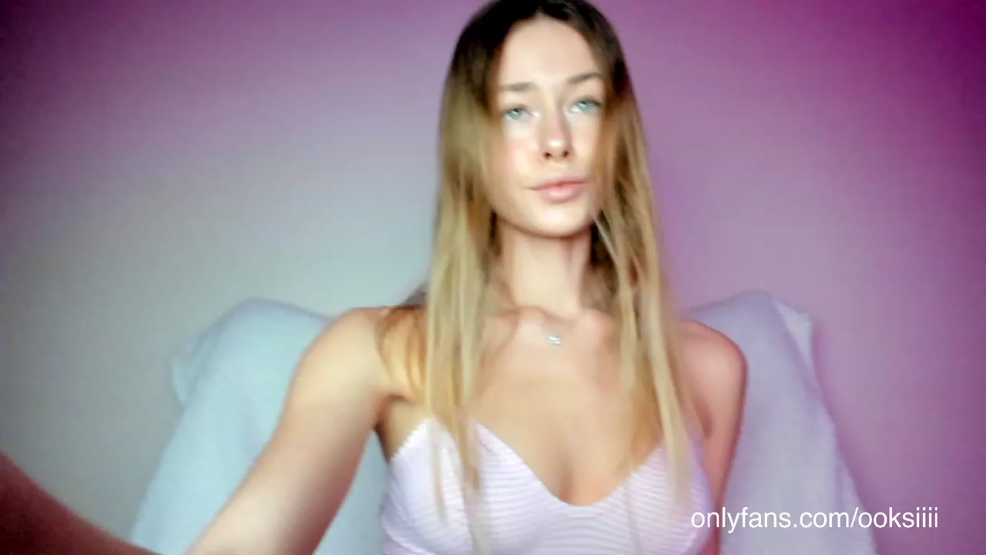 Gallery image thumbnail from Oksanafedorov's myfreecams stream on, 03/14/2023, 16:13 image 2 of 20