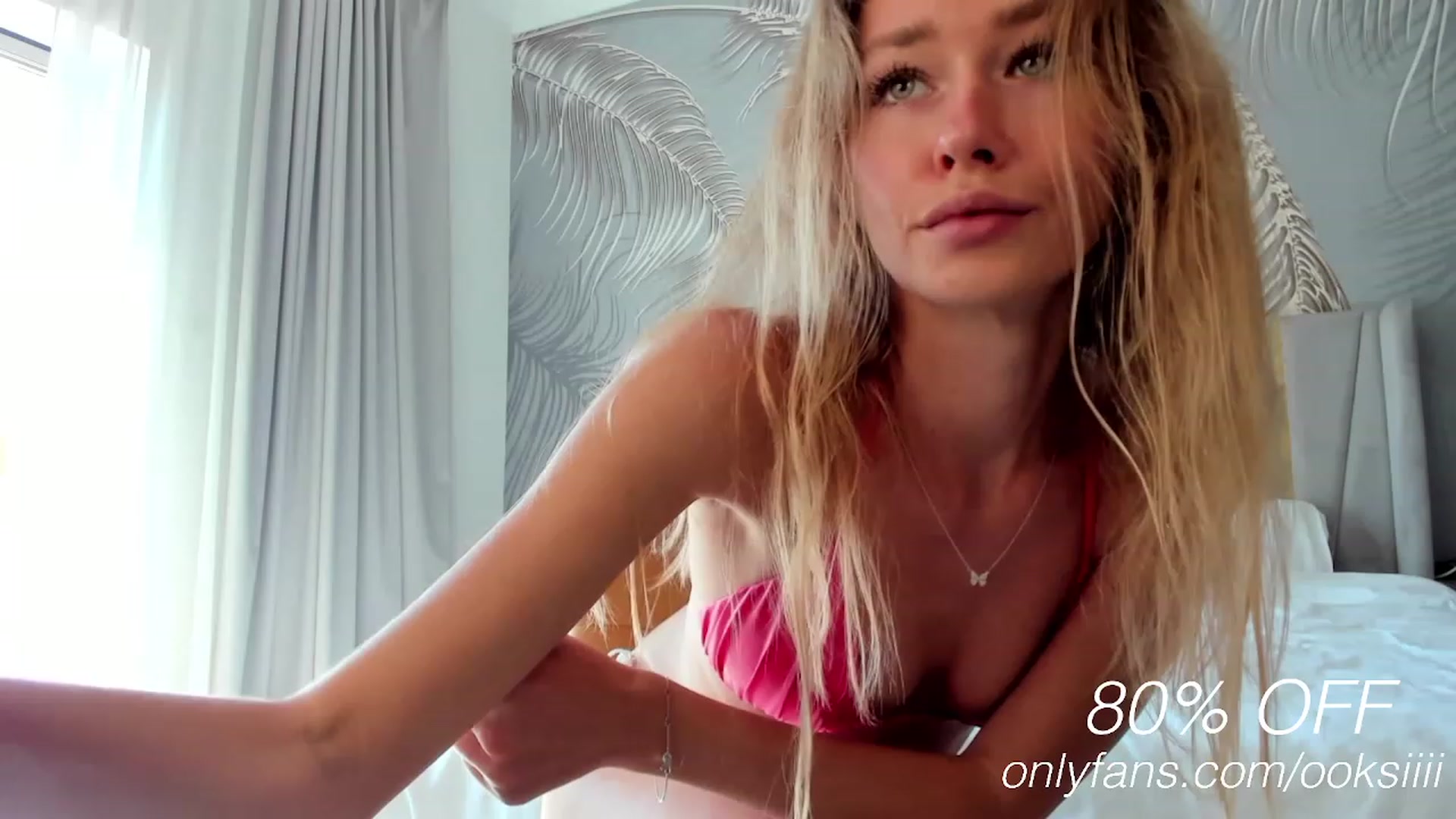 Gallery image thumbnail from Oksanafedorov's myfreecams stream on, 04/29/2023, 12:05 image 6 of 20