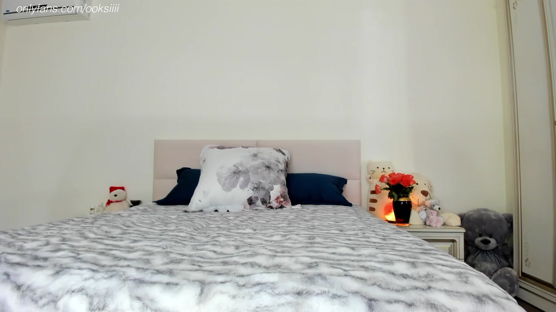 Gallery image thumbnail from Oksanafedorov's myfreecams stream on, 06/29/2023, 21:27 image 17 of 20