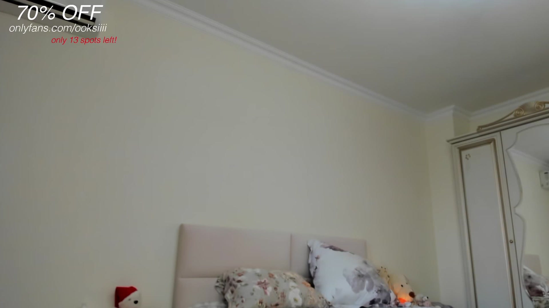 Gallery image thumbnail from Oksanafedorov's myfreecams stream on, 07/08/2023, 16:57 image 6 of 20