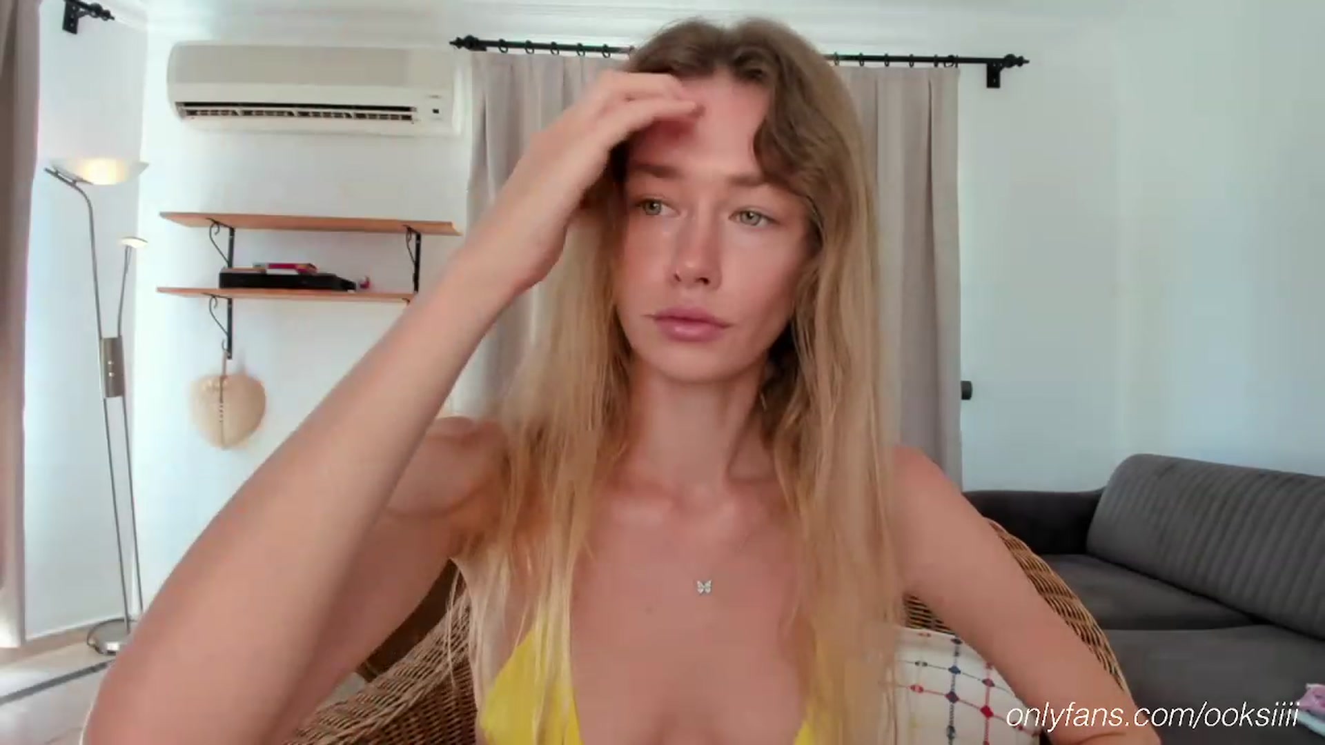 Gallery image thumbnail from Oksanafedorov's myfreecams stream on, 08/24/2023, 13:20 image 3 of 20