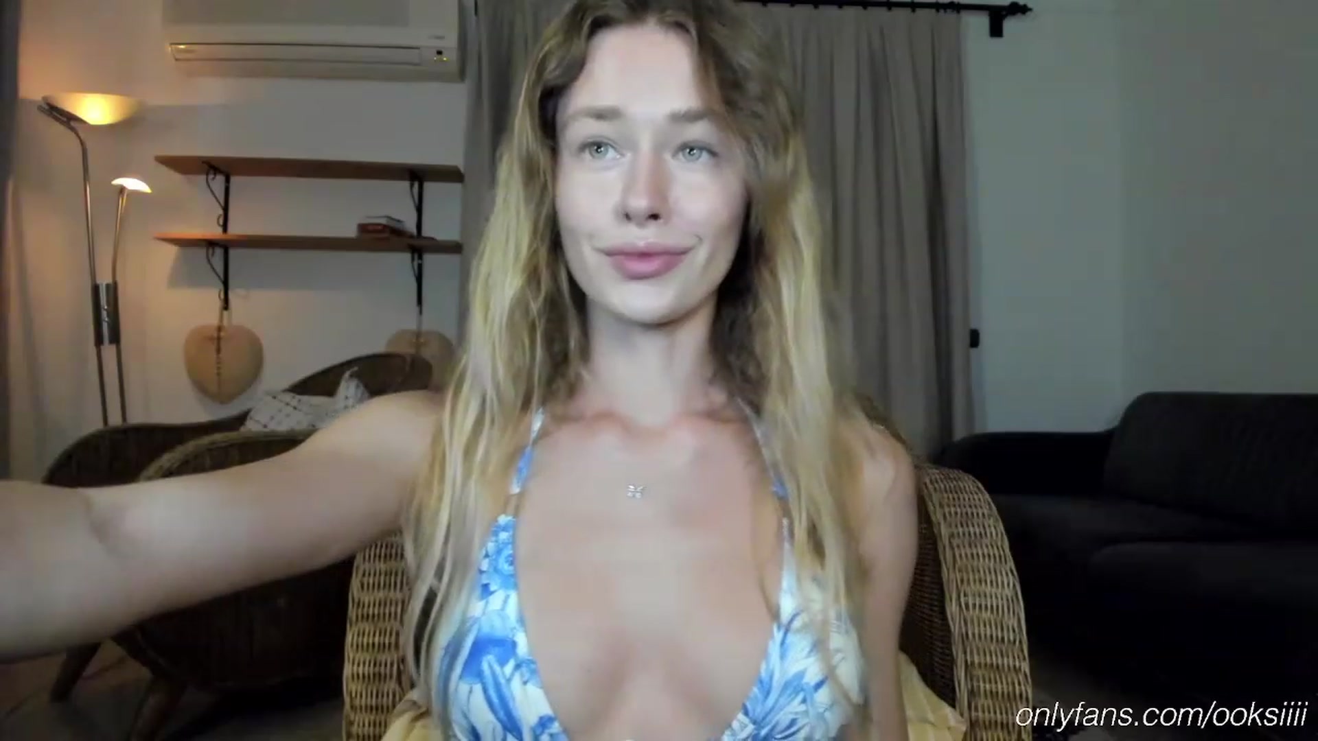 Gallery image thumbnail from Oksanafedorov's myfreecams stream on, 08/30/2023, 21:17 image 4 of 20