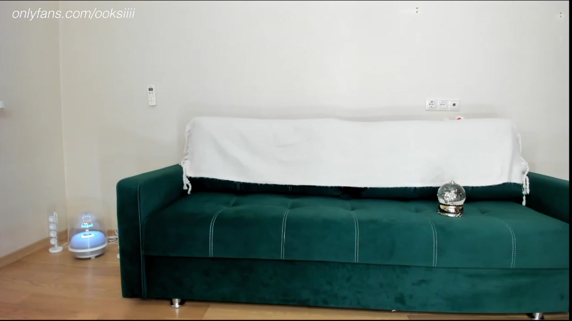Gallery image thumbnail from Oksanafedorov's myfreecams stream on, 12/13/2023, 18:01 image 12 of 20