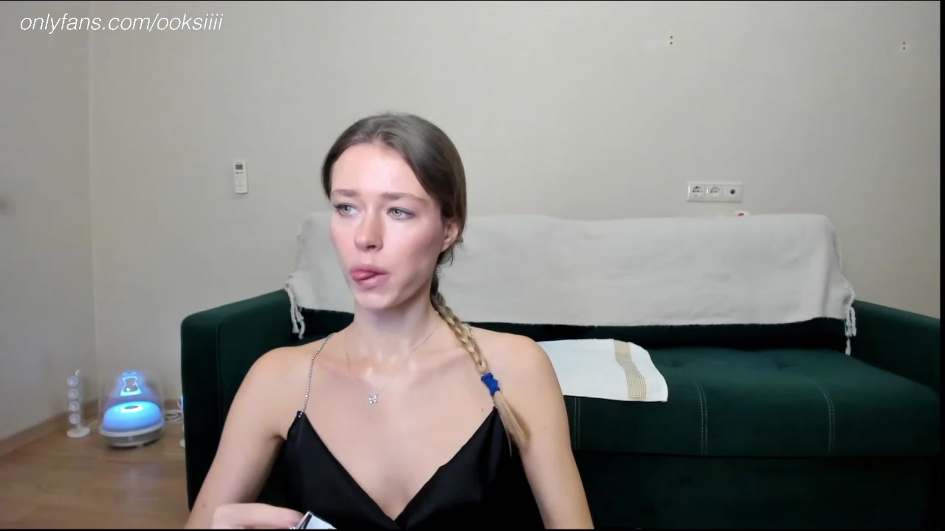 Gallery image thumbnail from Oksanafedorov's myfreecams stream on, 12/13/2023, 18:01 image 1 of 20