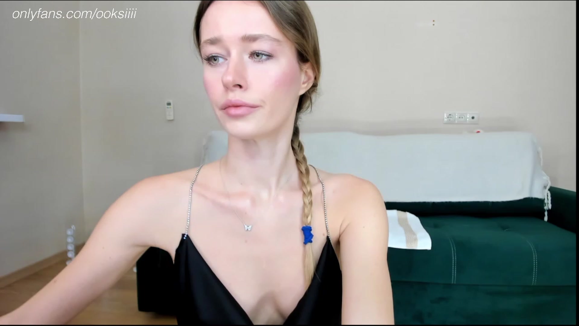 Gallery image thumbnail from Oksanafedorov's myfreecams stream on, 12/13/2023, 18:01 image 3 of 20