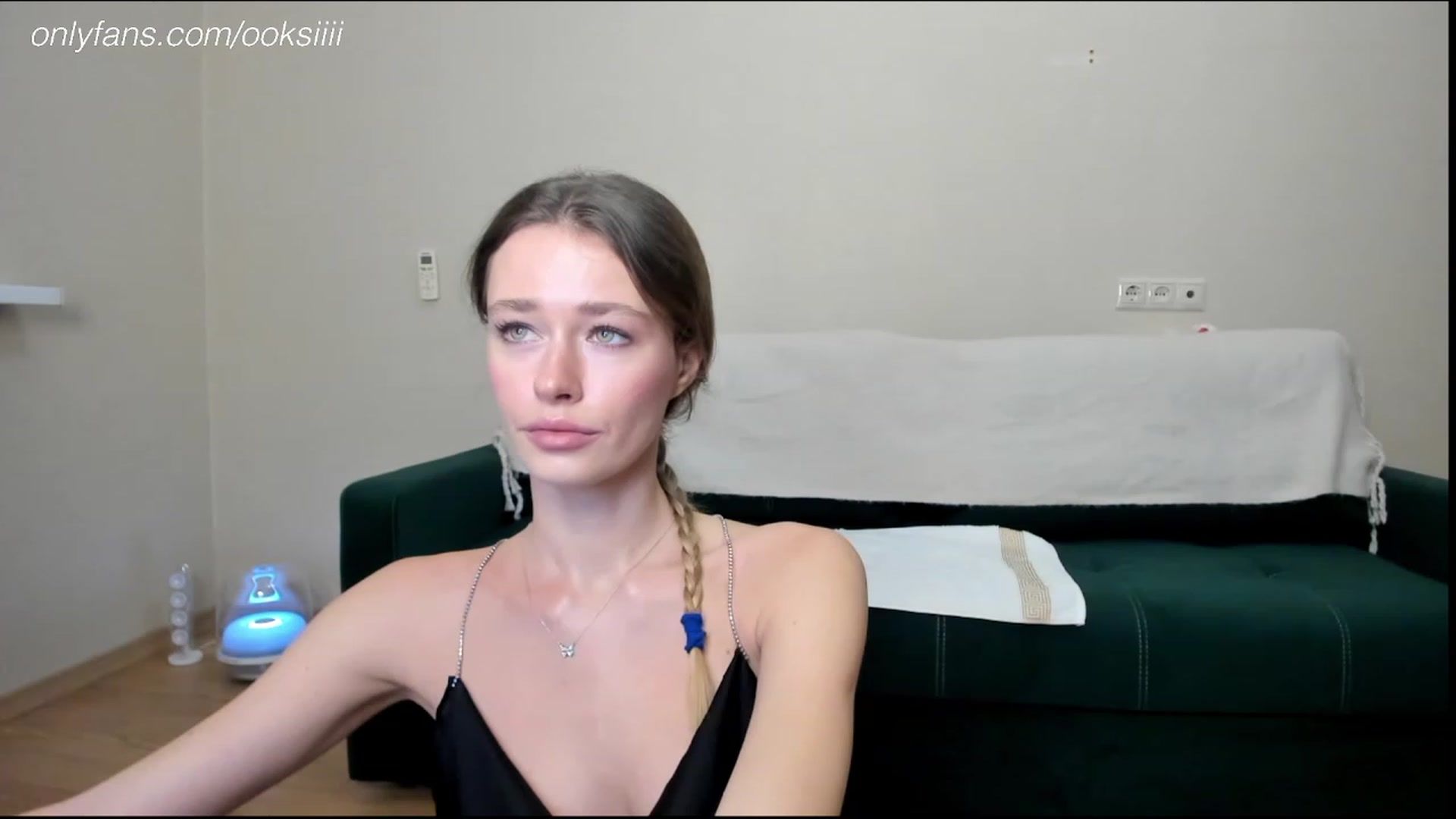 Gallery image thumbnail from Oksanafedorov's myfreecams stream on, 12/13/2023, 18:01 image 2 of 20