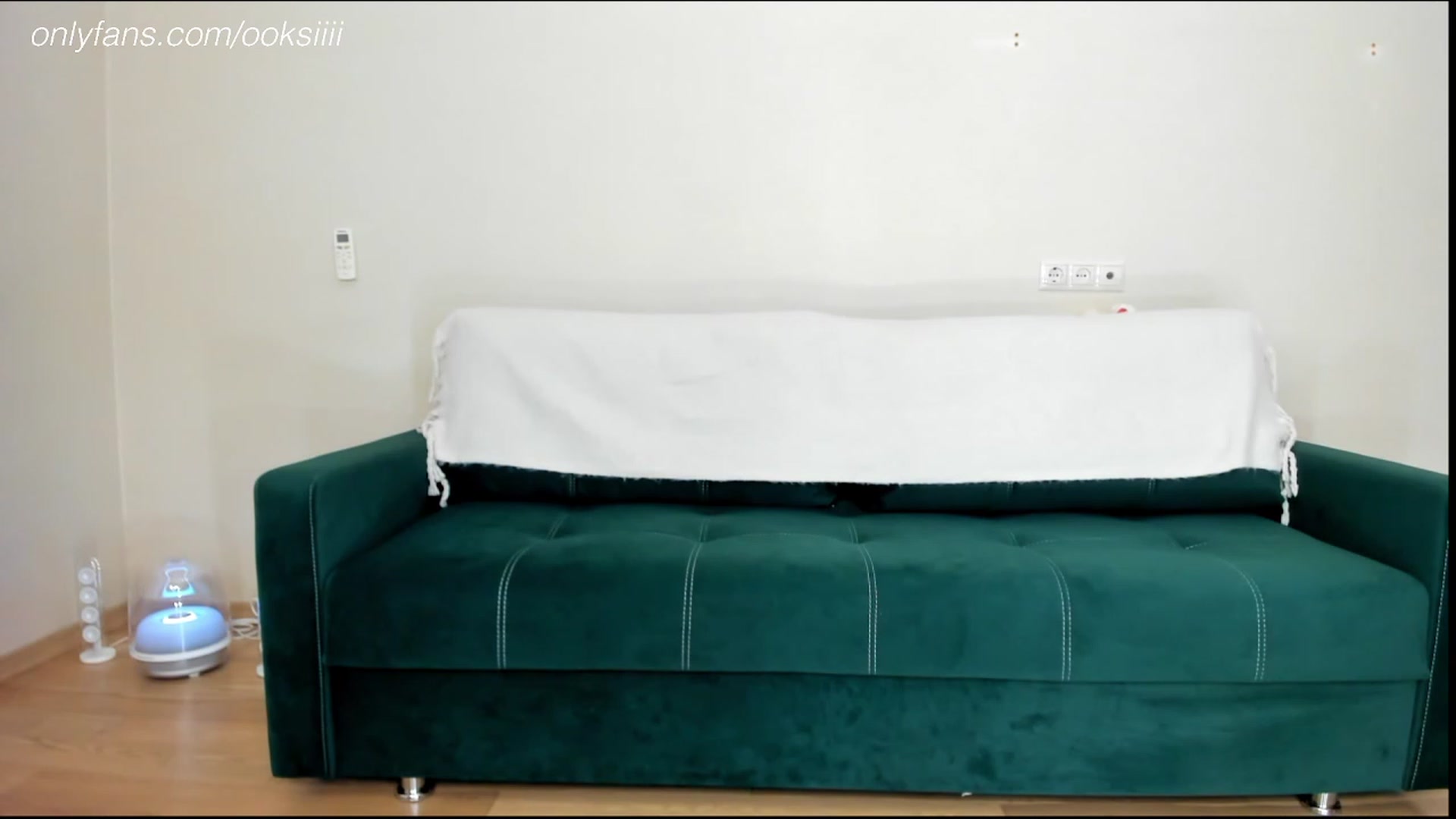 Gallery image thumbnail from Oksanafedorov's myfreecams stream on, 12/13/2023, 18:01 image 8 of 20