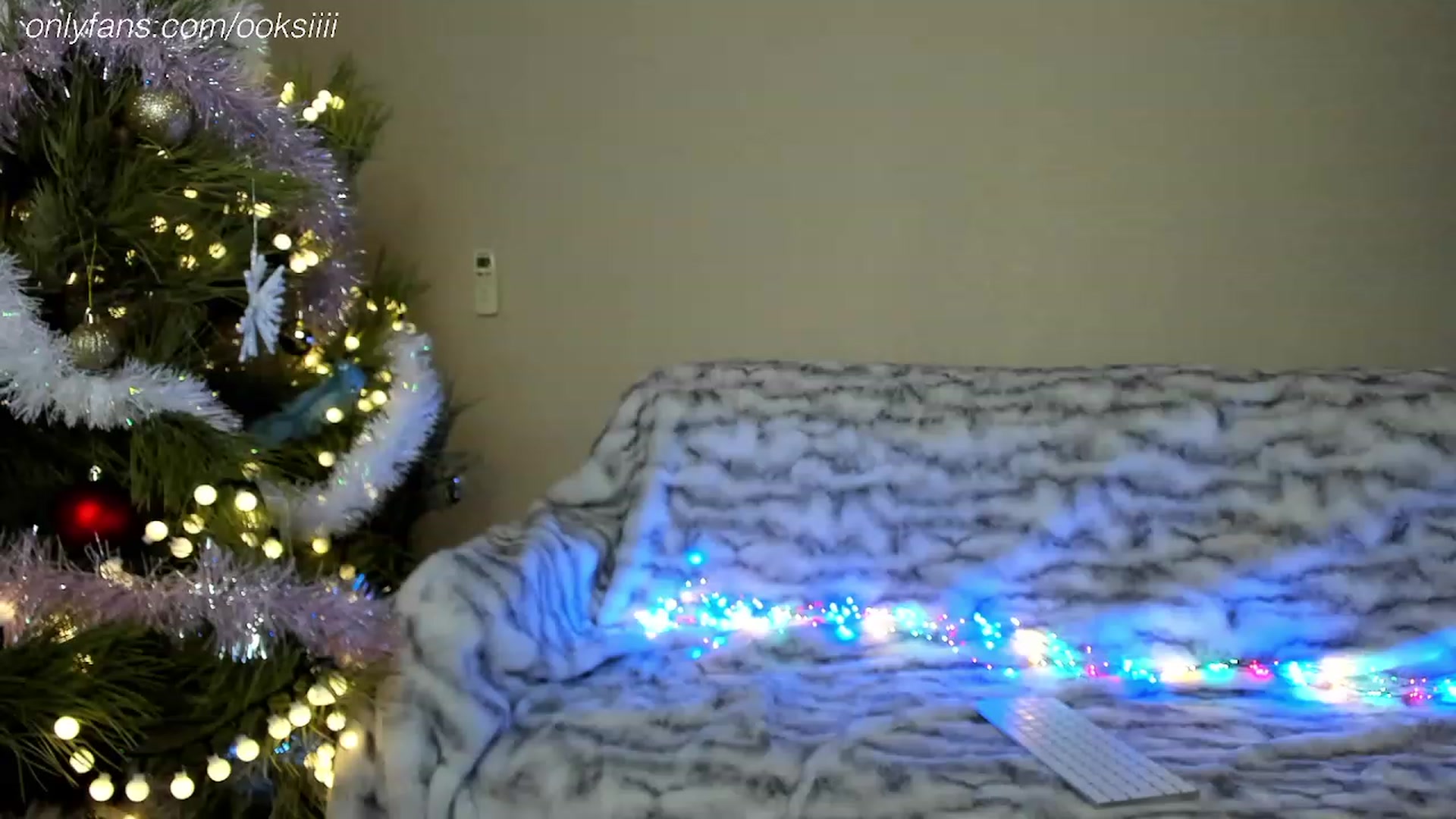 Gallery image thumbnail from Oksanafedorov's myfreecams stream on, 12/30/2023, 24:58 image 20 of 20