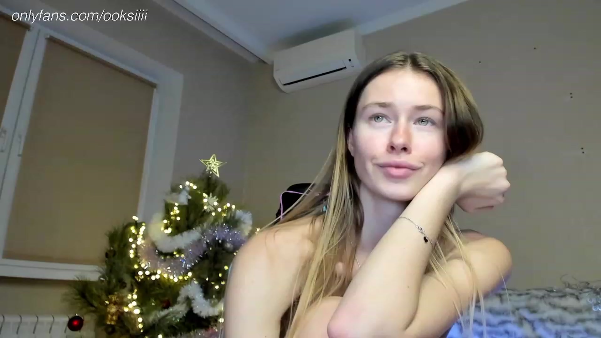 Gallery image thumbnail from Oksanafedorov's myfreecams stream on, 01/05/2024, 18:54 image 20 of 20