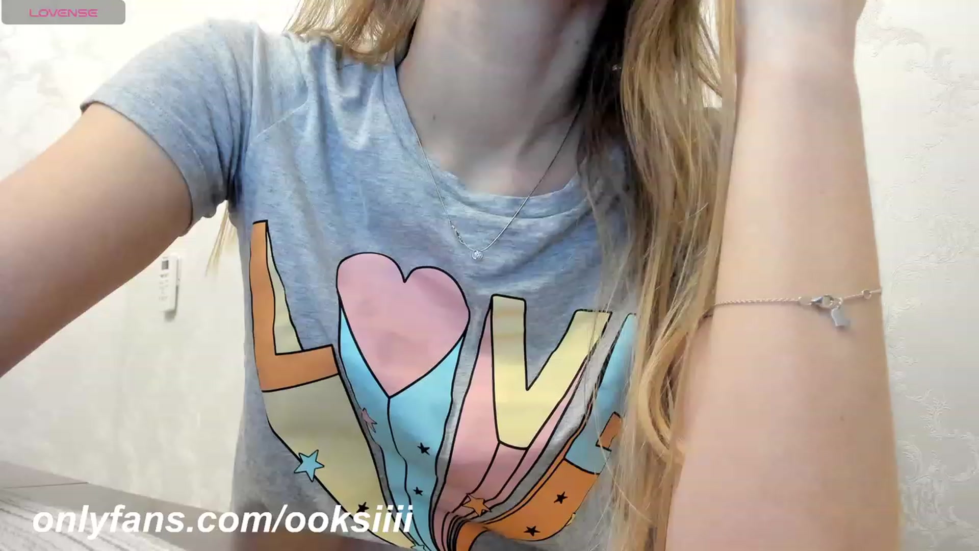 Gallery image thumbnail from Oksanafedorov's myfreecams stream on, 01/16/2024, 21:11 image 3 of 20