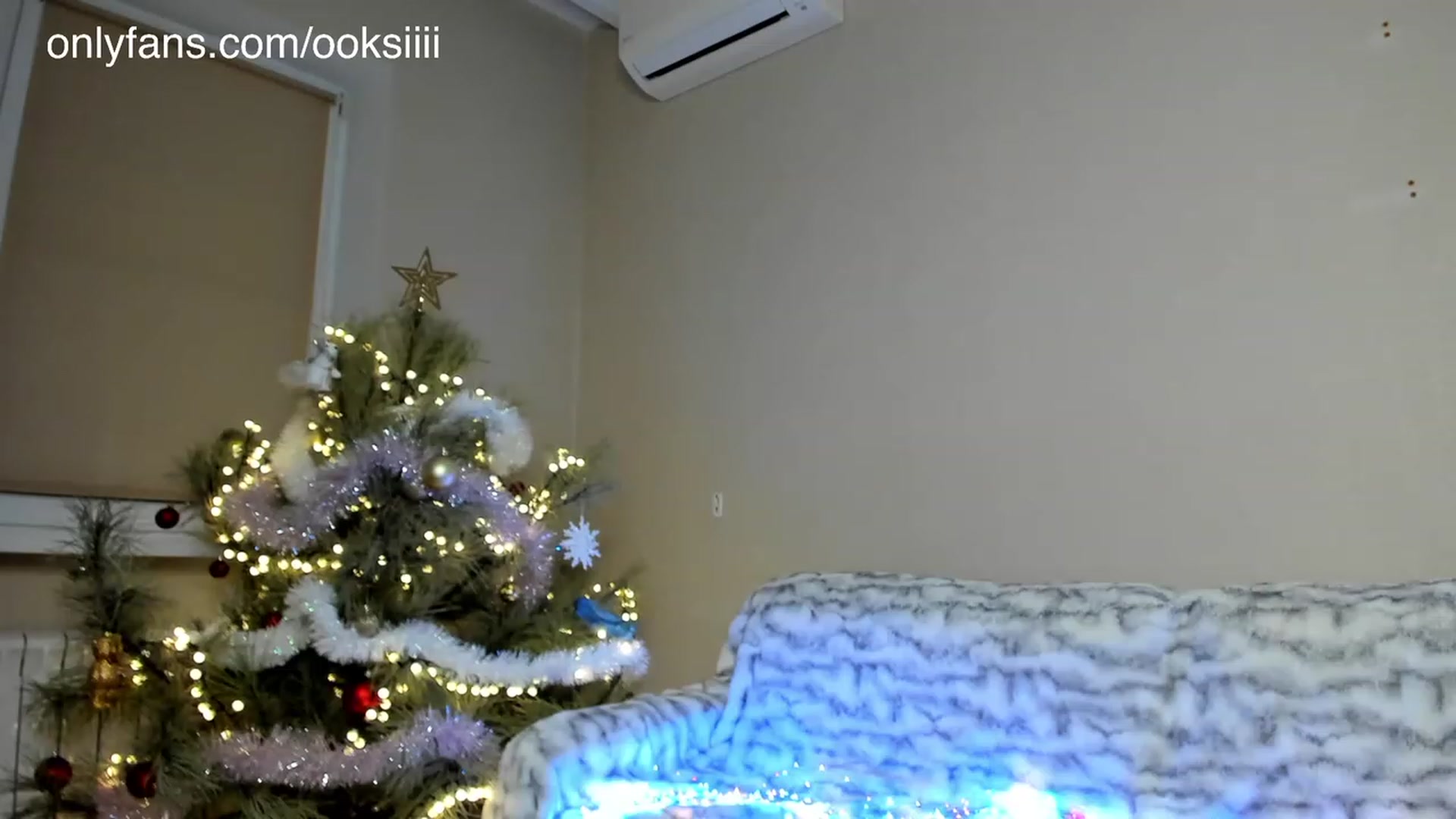 Gallery image thumbnail from Oksanafedorov's myfreecams stream on, 01/22/2024, 21:00 image 20 of 20