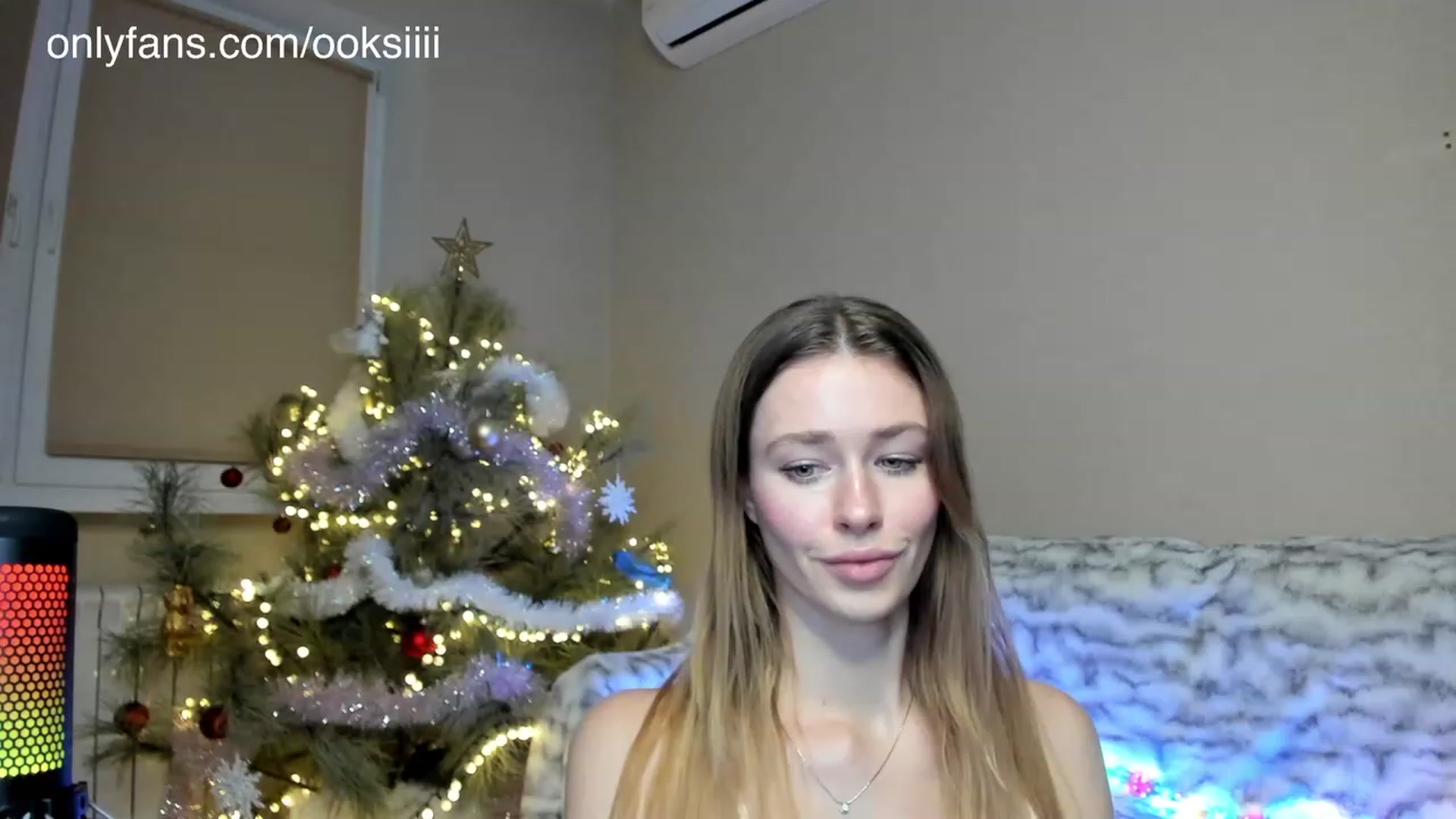 Gallery image thumbnail from Oksanafedorov's myfreecams stream on, 01/22/2024, 21:00 image 16 of 20