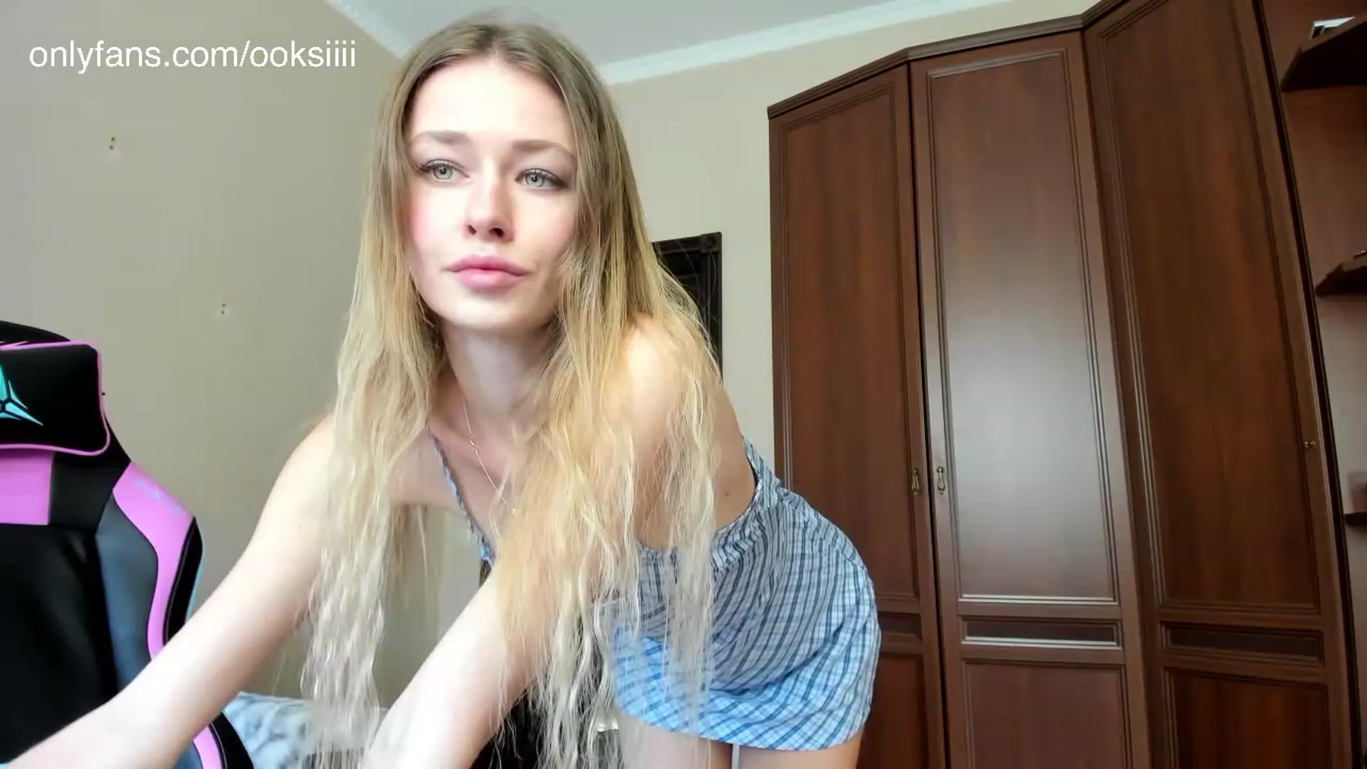 Gallery image thumbnail from Oksanafedorov's myfreecams stream on, 02/07/2024, 09:07 image 20 of 20