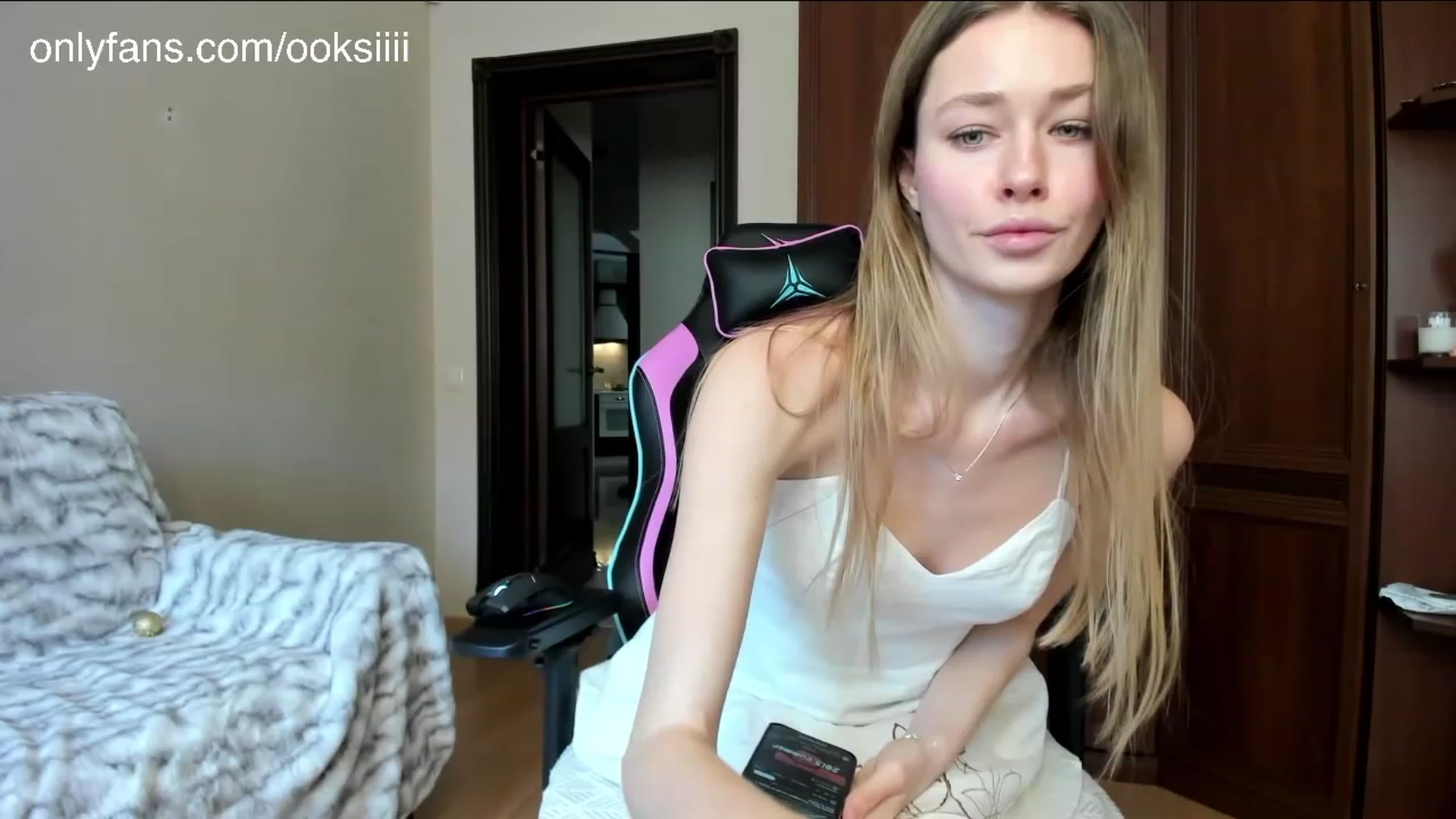 Gallery image thumbnail from Oksanafedorov's myfreecams stream on, 02/09/2024, 10:33 image 11 of 20