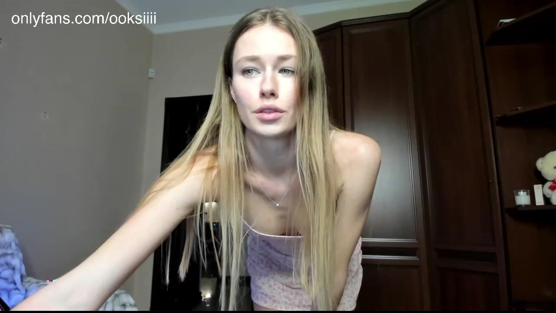 Gallery image thumbnail from Oksanafedorov's myfreecams stream on, 02/10/2024, 15:29 image 17 of 20