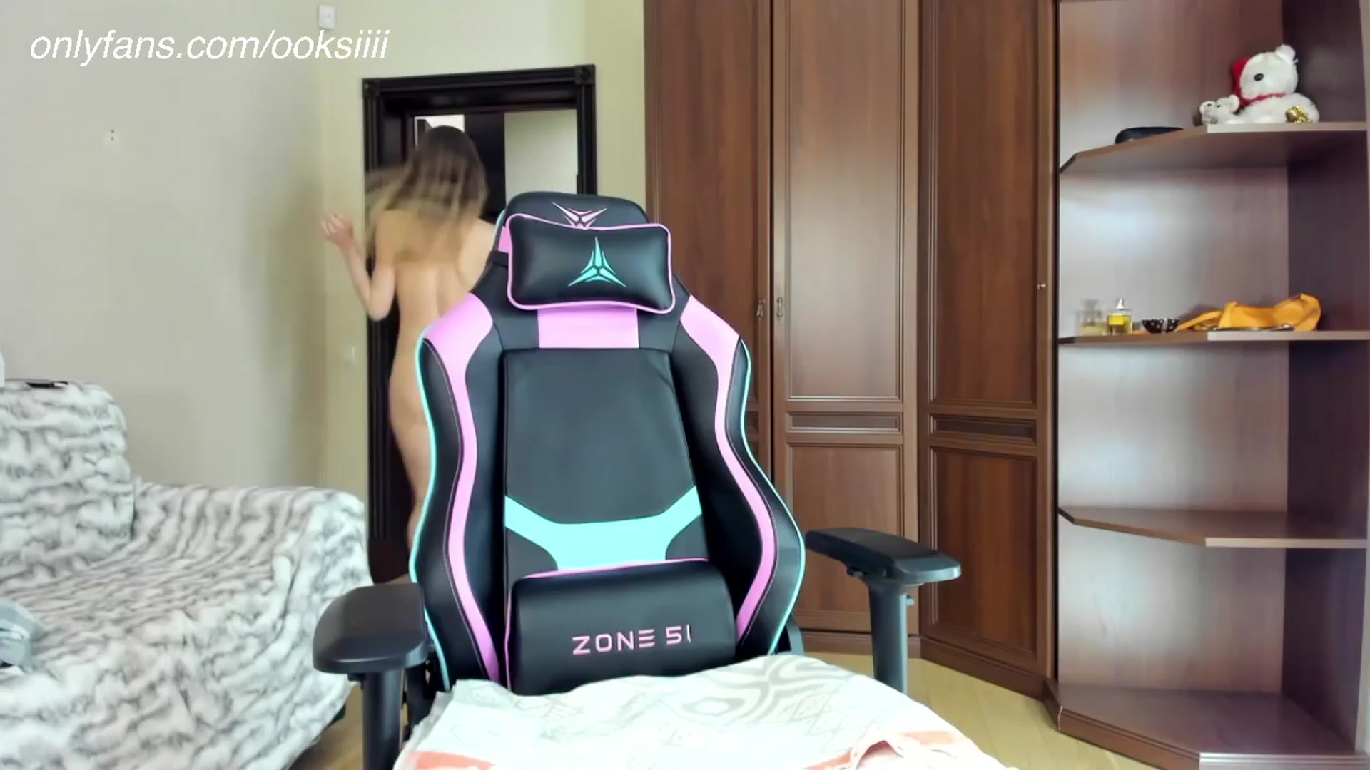 Gallery image thumbnail from Oksanafedorov's myfreecams stream on, 03/24/2024, 20:54 image 4 of 20
