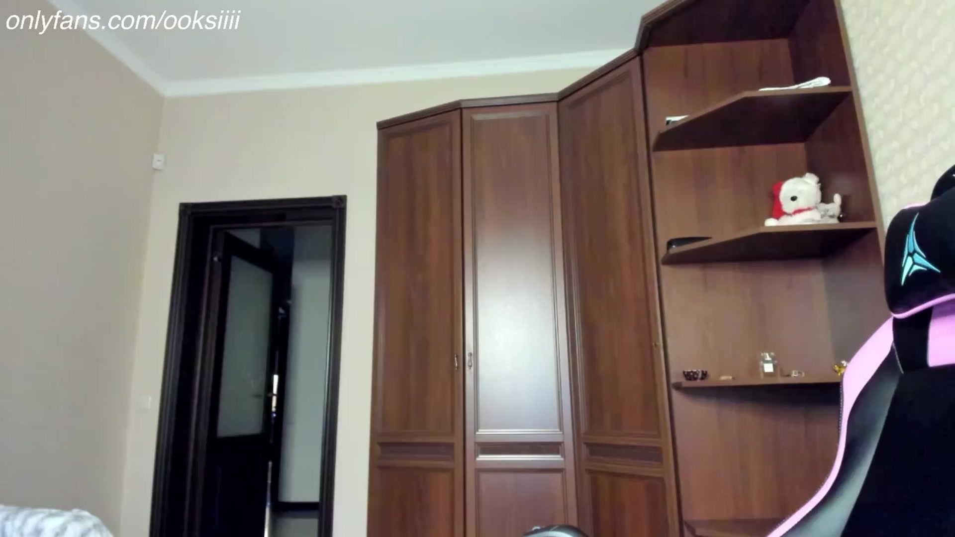 Gallery image thumbnail from Oksanafedorov's myfreecams stream on, 04/14/2024, 16:56 image 13 of 20