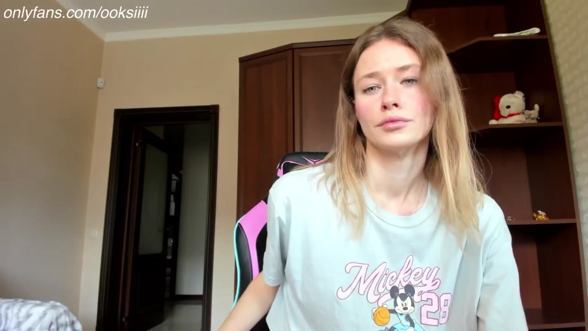 Gallery image thumbnail from Oksanafedorov's myfreecams stream on, 04/16/2024, 13:51 image 2 of 20