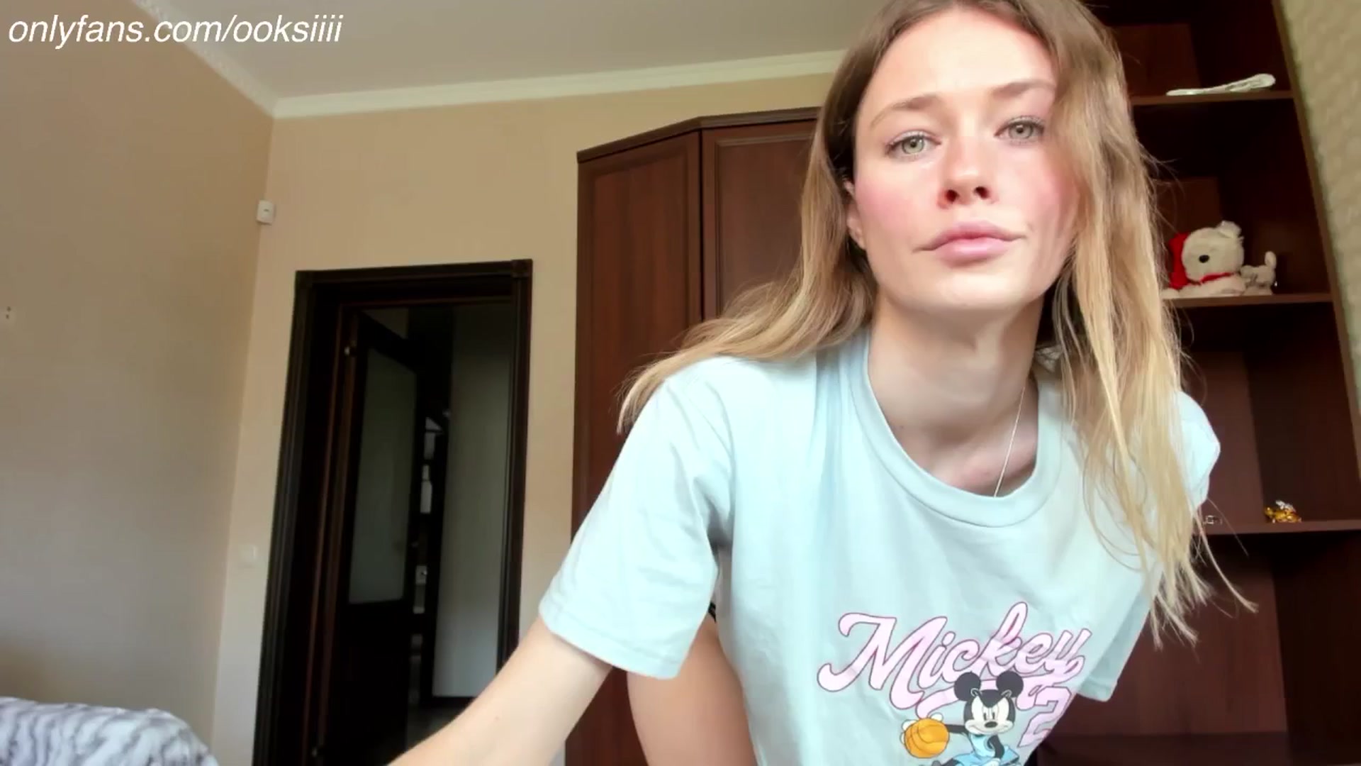 Gallery image thumbnail from Oksanafedorov's myfreecams stream on, 04/16/2024, 13:51 image 3 of 20