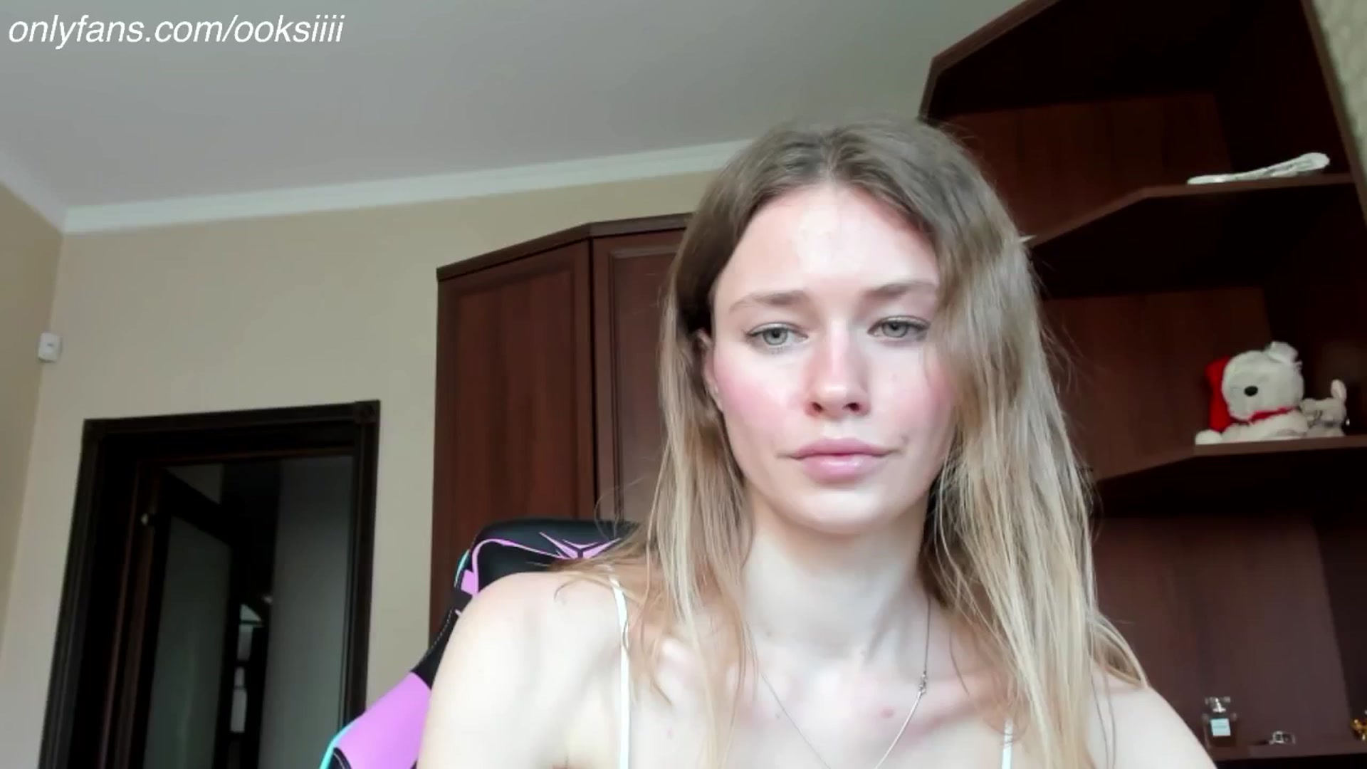 Gallery image thumbnail from Oksanafedorov's myfreecams stream on, 04/16/2024, 13:51 image 17 of 20