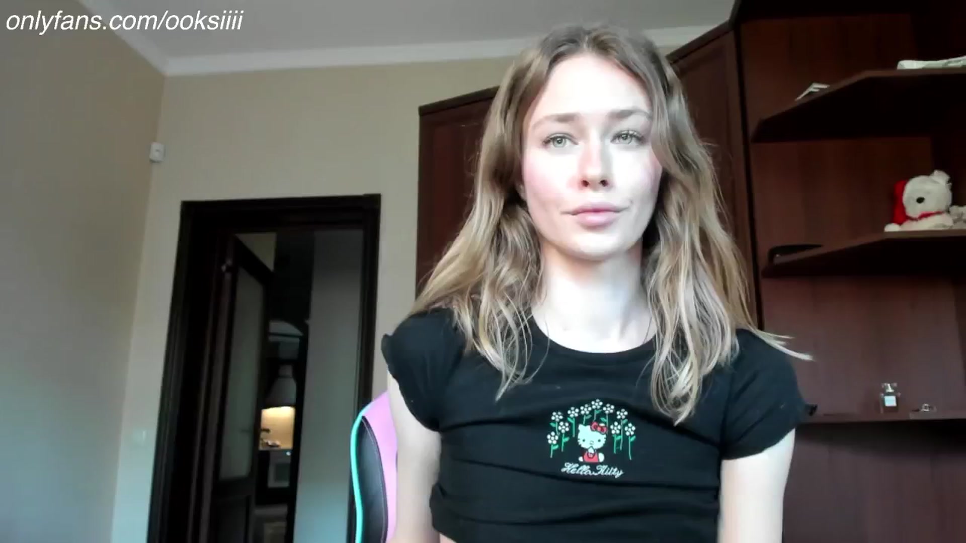Gallery image thumbnail from Oksanafedorov's myfreecams stream on, 04/21/2024, 16:45 image 5 of 20