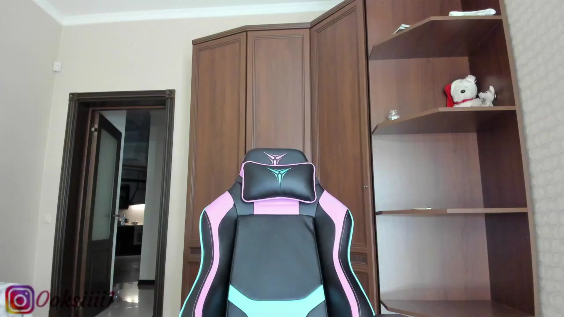 Gallery image thumbnail from Oksanafedorov's myfreecams stream on, 04/29/2024, 20:48 image 14 of 20
