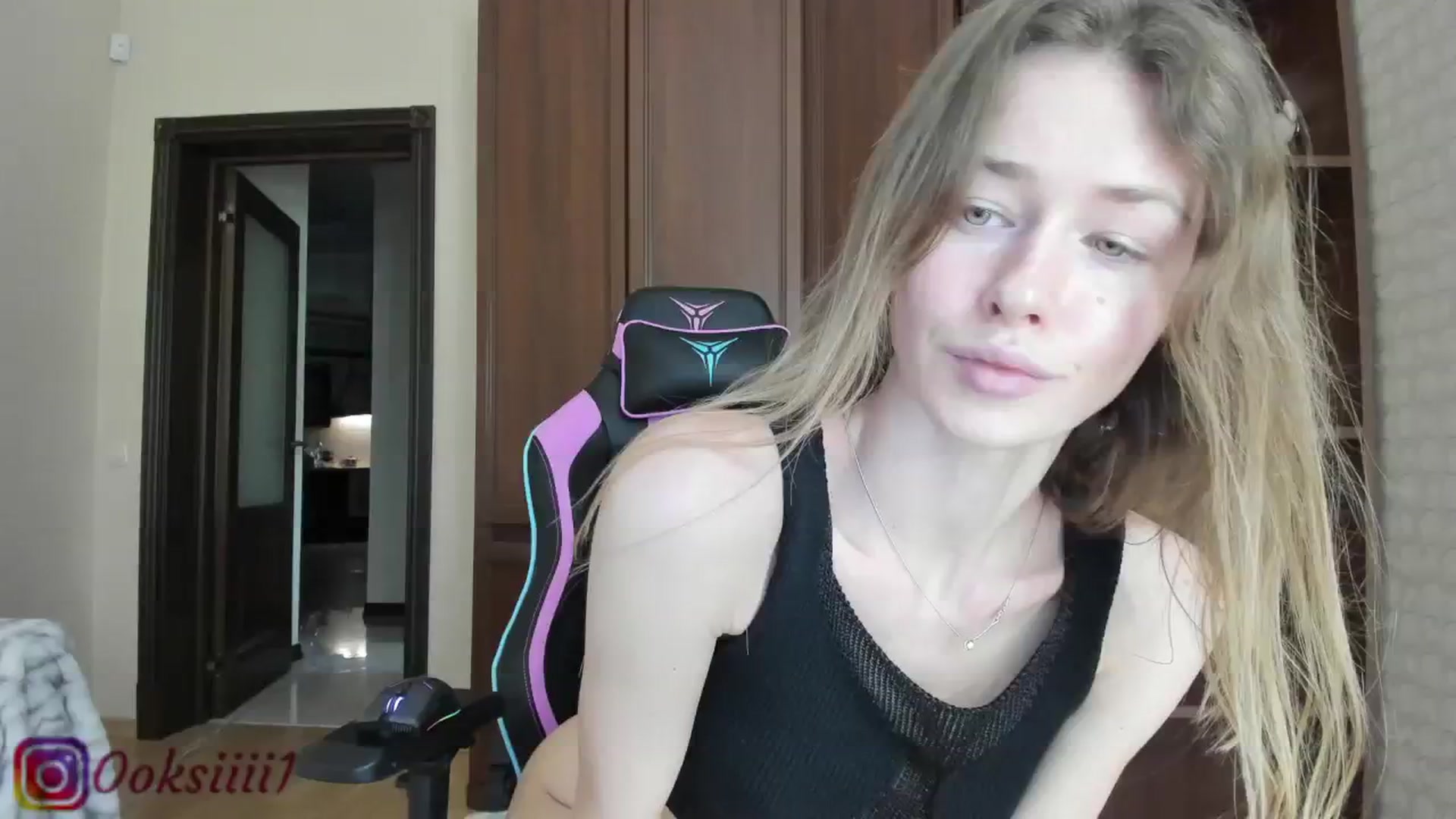 Gallery image thumbnail from Oksanafedorov's myfreecams stream on, 04/29/2024, 20:48 image 2 of 20