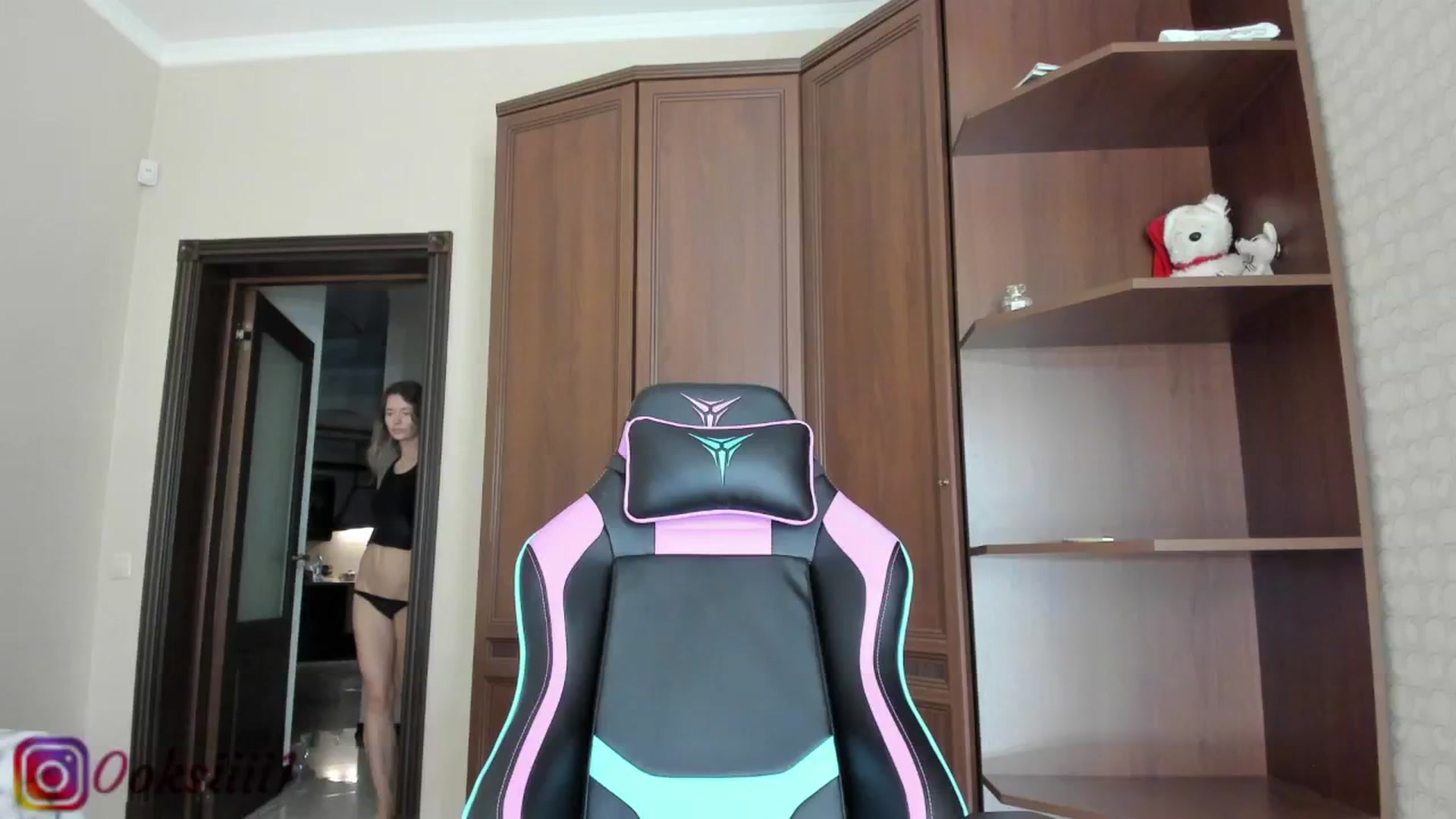 Gallery image thumbnail from Oksanafedorov's myfreecams stream on, 04/29/2024, 20:48 image 16 of 20