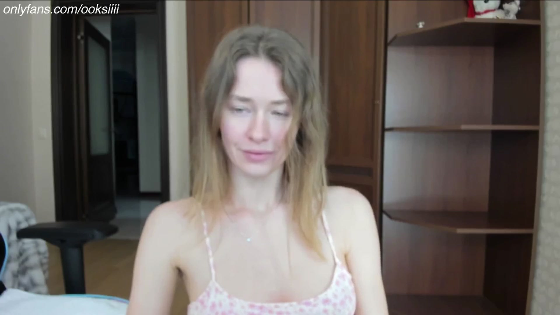Gallery image thumbnail from Oksanafedorov's myfreecams stream on, 05/15/2024, 16:16 image 12 of 20