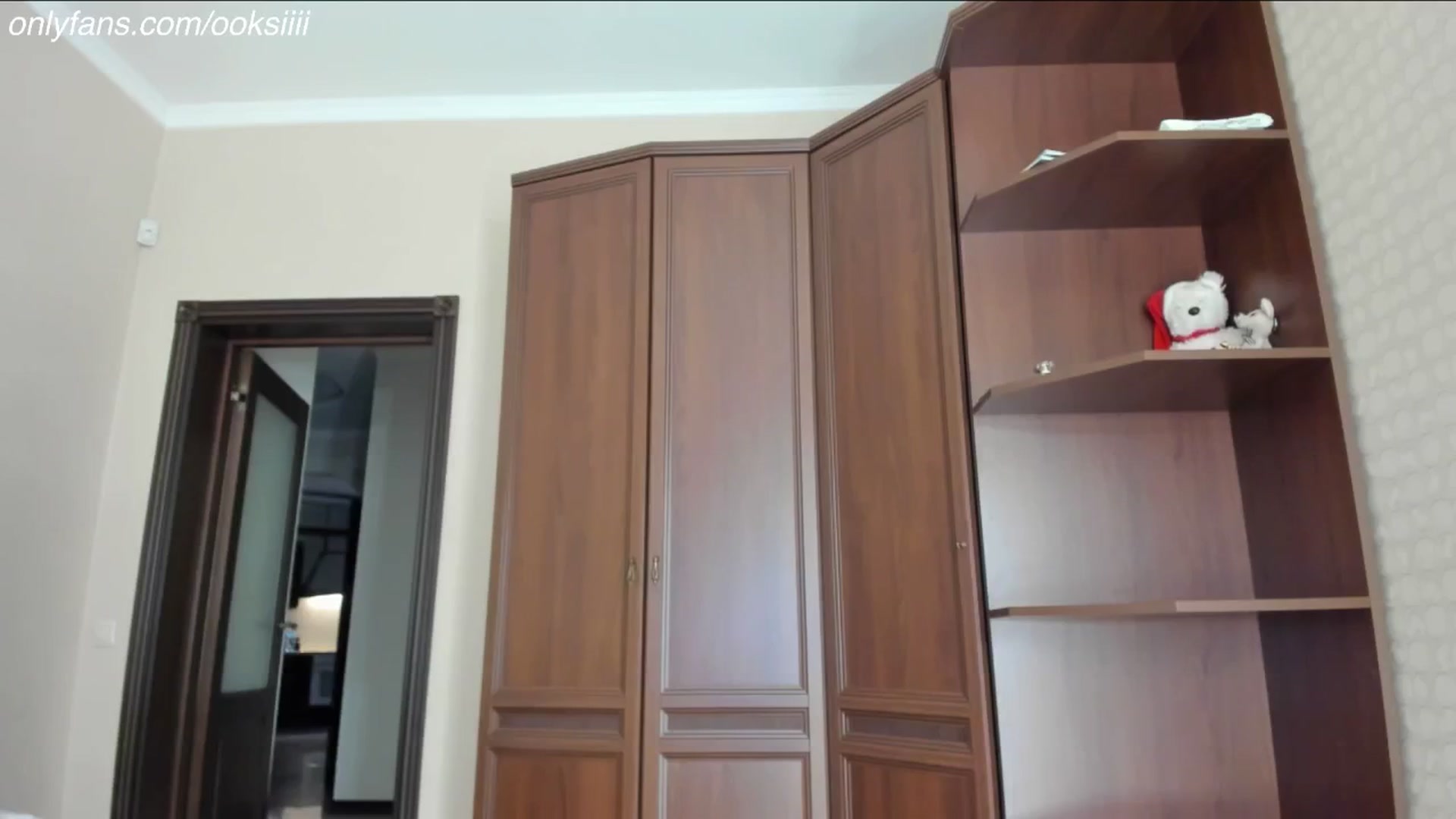 Gallery image thumbnail from Oksanafedorov's myfreecams stream on, 05/15/2024, 16:16 image 18 of 20
