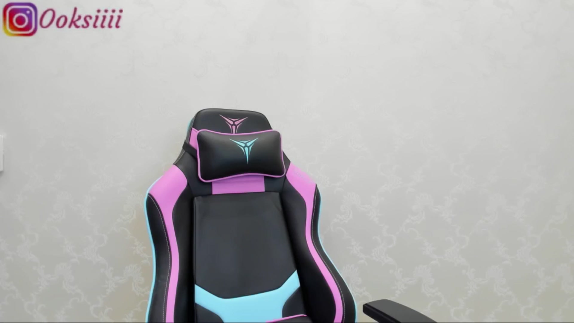 Gallery image thumbnail from Oksanafedorov's myfreecams stream on, 05/16/2024, 18:40 image 7 of 20