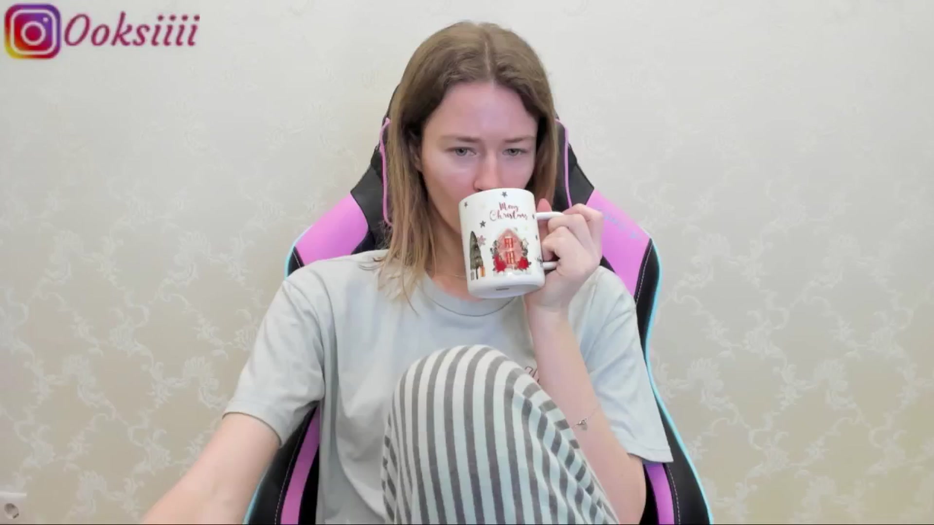 Gallery image thumbnail from Oksanafedorov's myfreecams stream on, 05/16/2024, 19:06 image 2 of 20