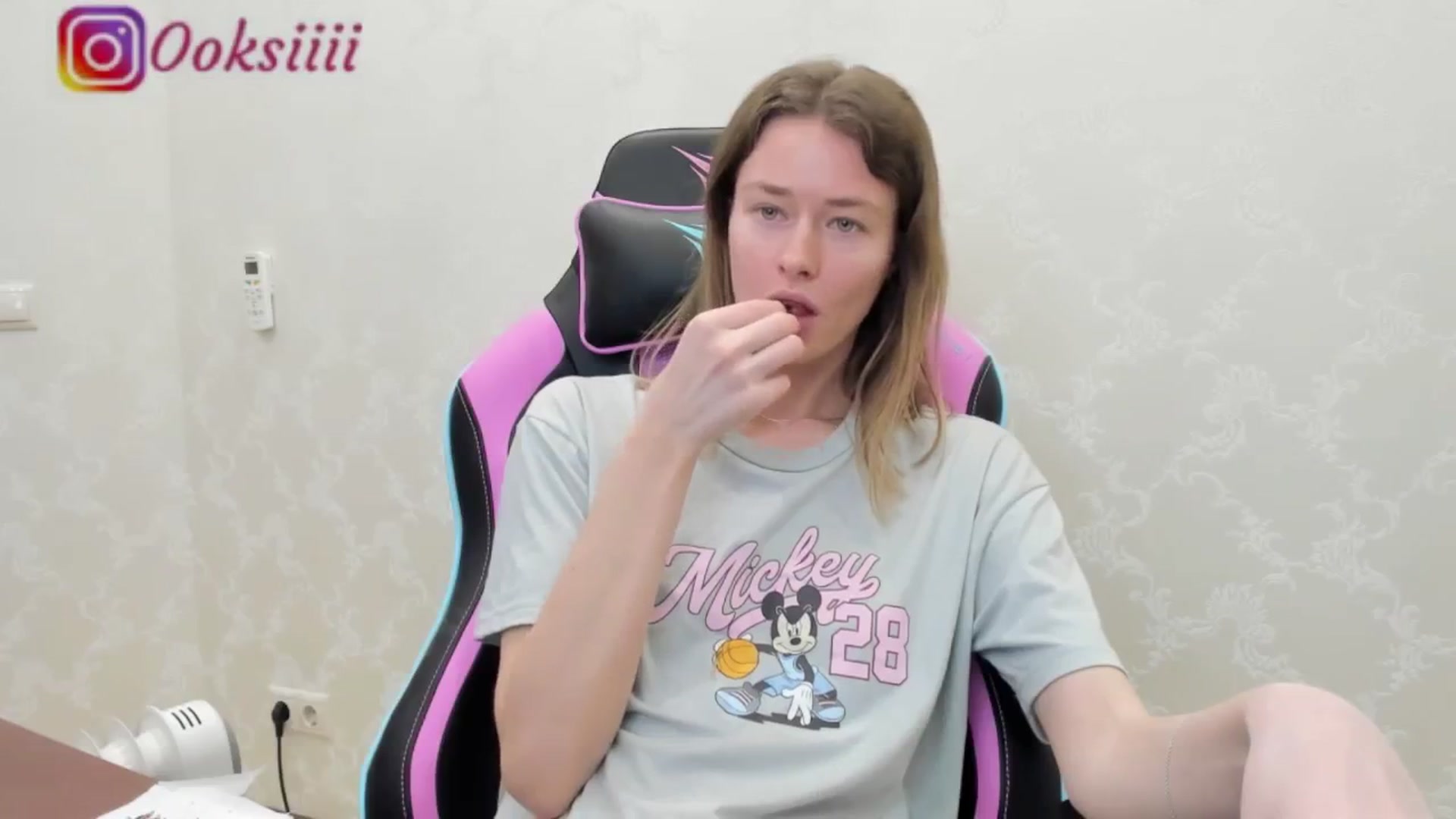 Gallery image thumbnail from Oksanafedorov's myfreecams stream on, 05/17/2024, 01:32 image 20 of 20