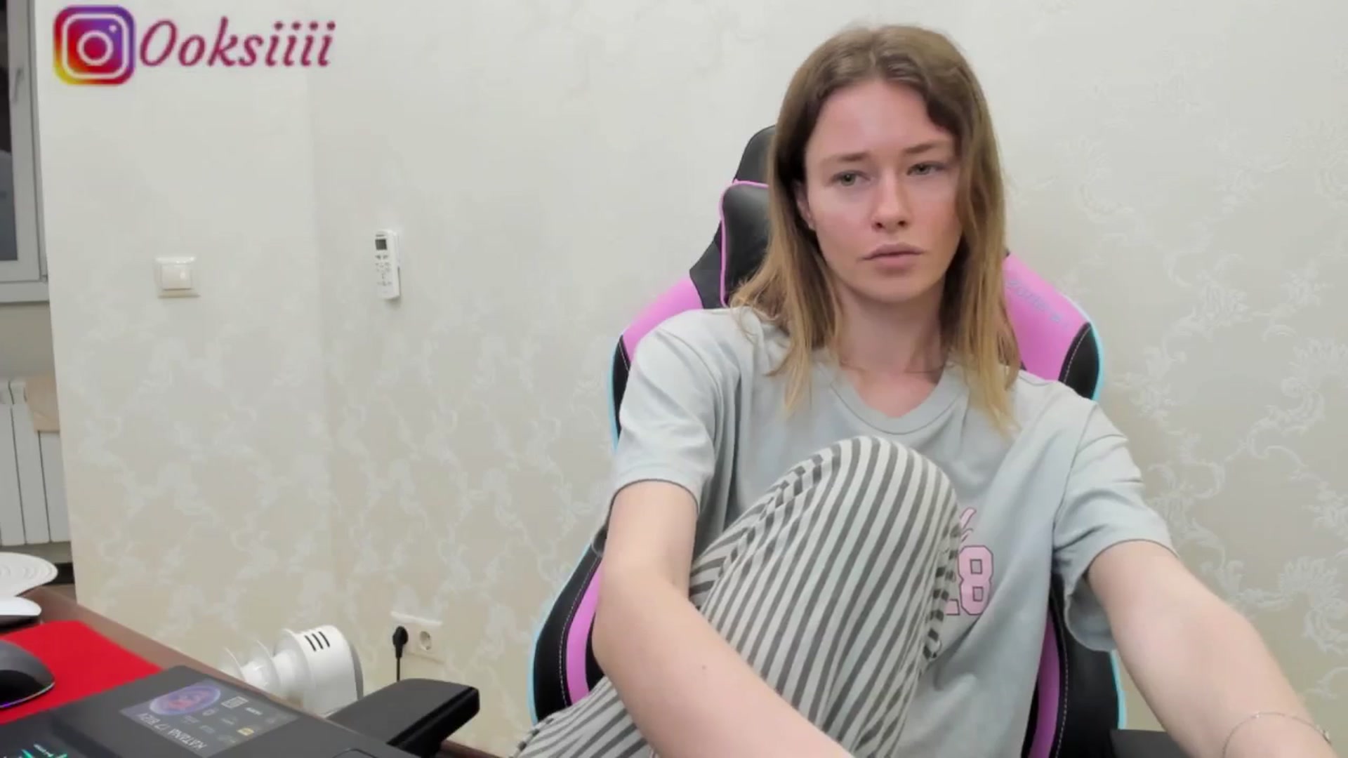 Gallery image thumbnail from Oksanafedorov's myfreecams stream on, 05/17/2024, 01:32 image 7 of 20