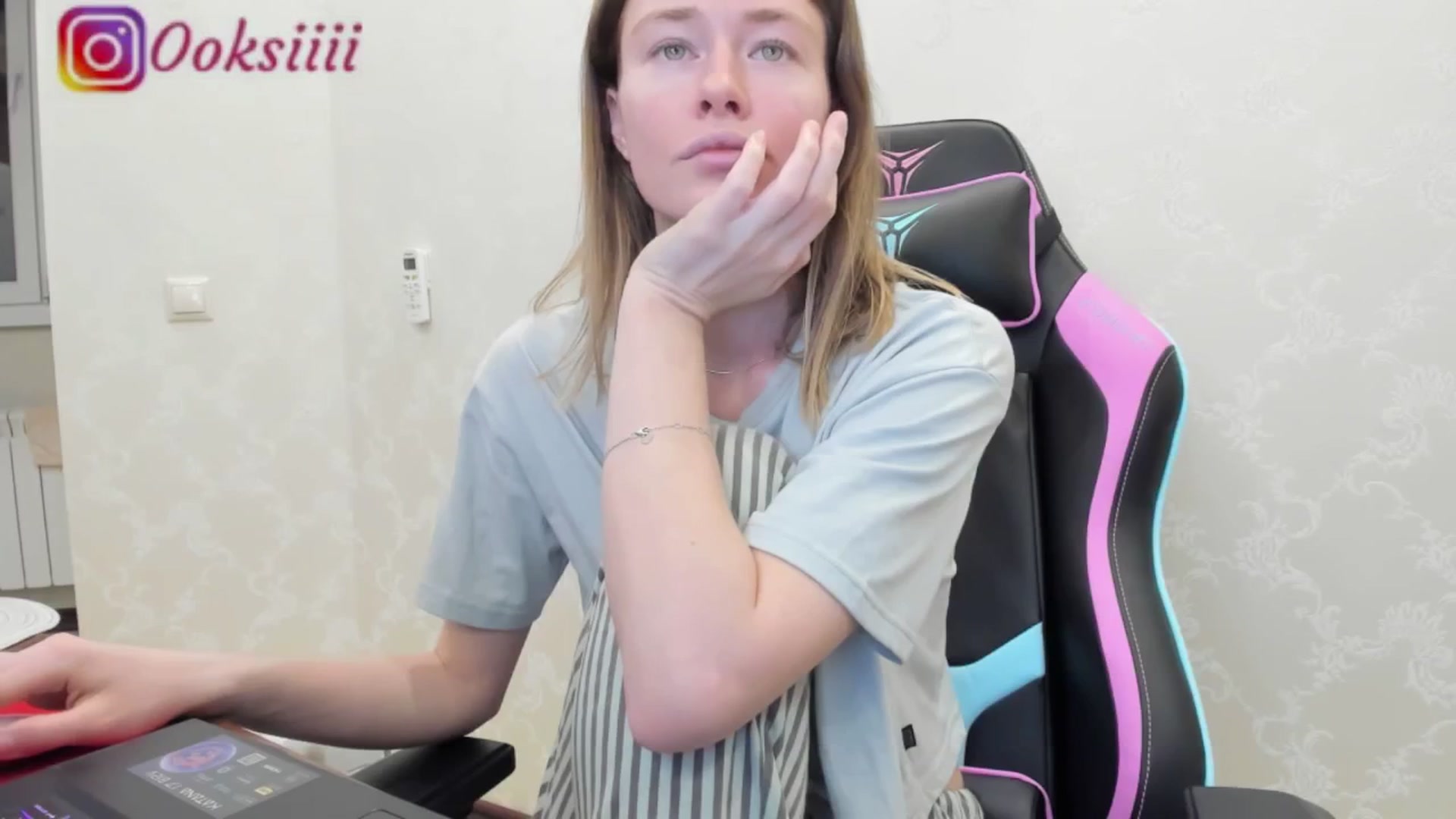 Gallery image thumbnail from Oksanafedorov's myfreecams stream on, 05/17/2024, 01:32 image 8 of 20