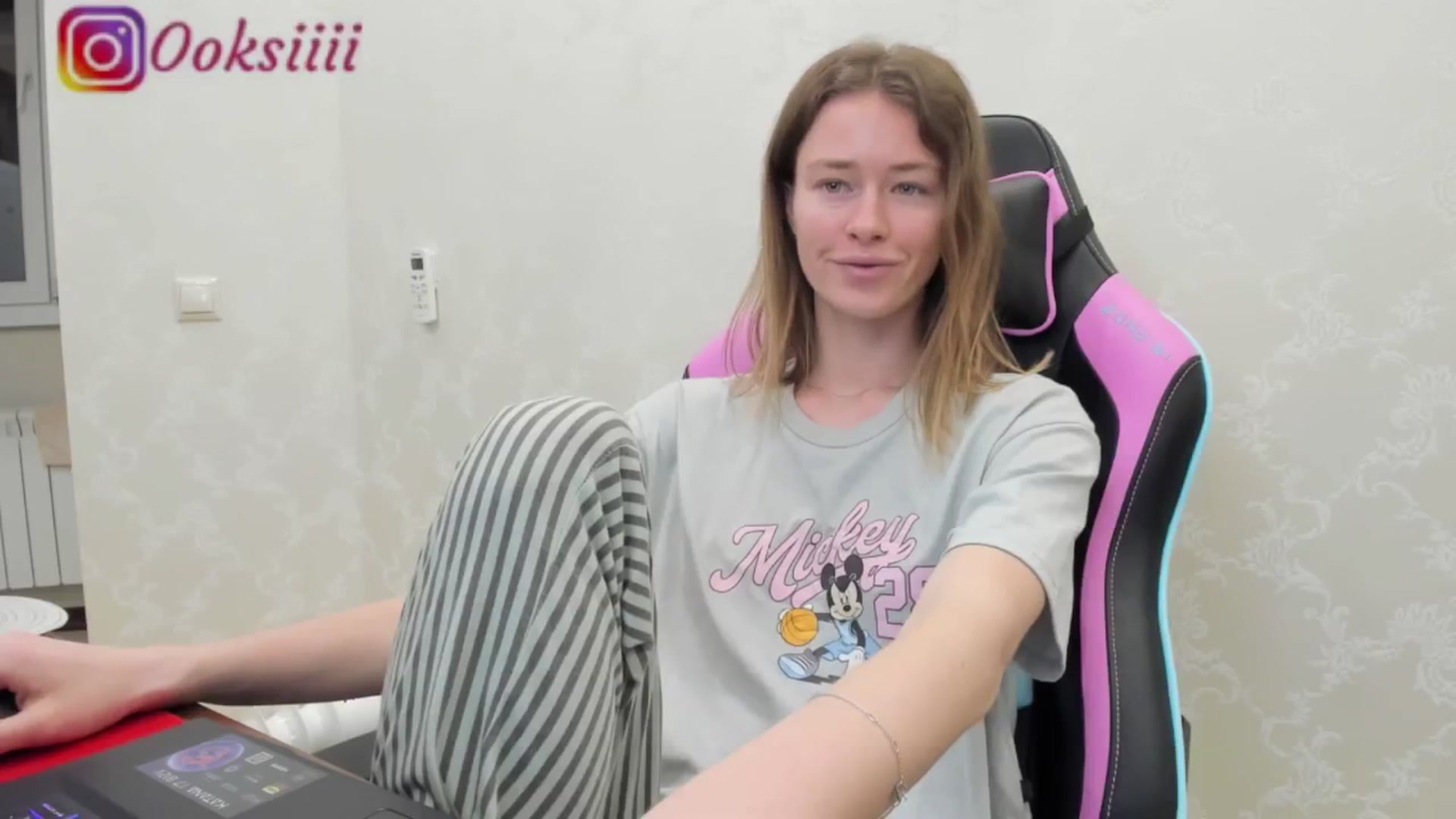 Gallery image thumbnail from Oksanafedorov's myfreecams stream on, 05/17/2024, 01:32 image 6 of 20