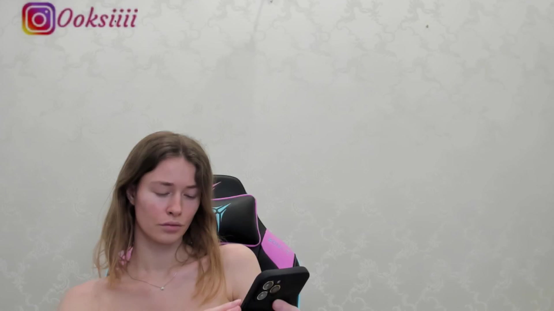 Gallery image thumbnail from Oksanafedorov's myfreecams stream on, 05/19/2024, 03:15 image 16 of 20