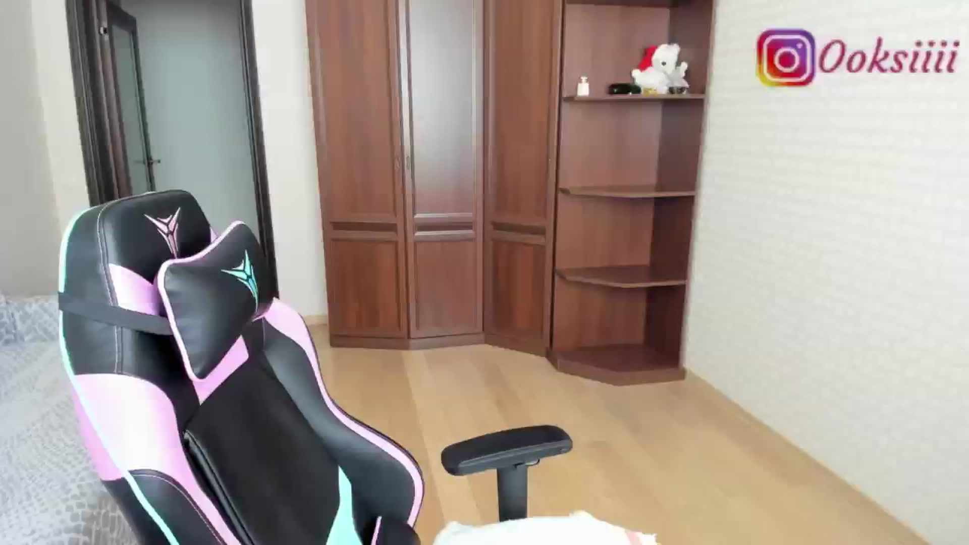 Gallery image thumbnail from Oksanafedorov's myfreecams stream on, 05/25/2024, 09:54 image 12 of 20