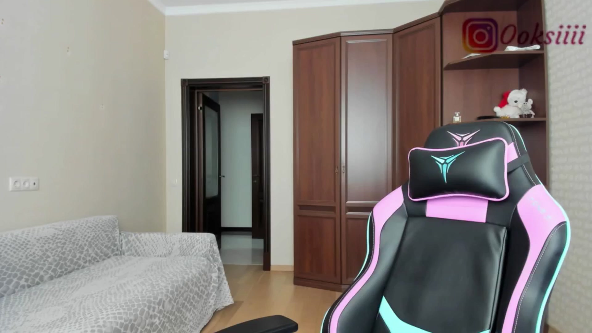 Gallery image thumbnail from Oksanafedorov's myfreecams stream on, 05/25/2024, 10:40 image 2 of 20