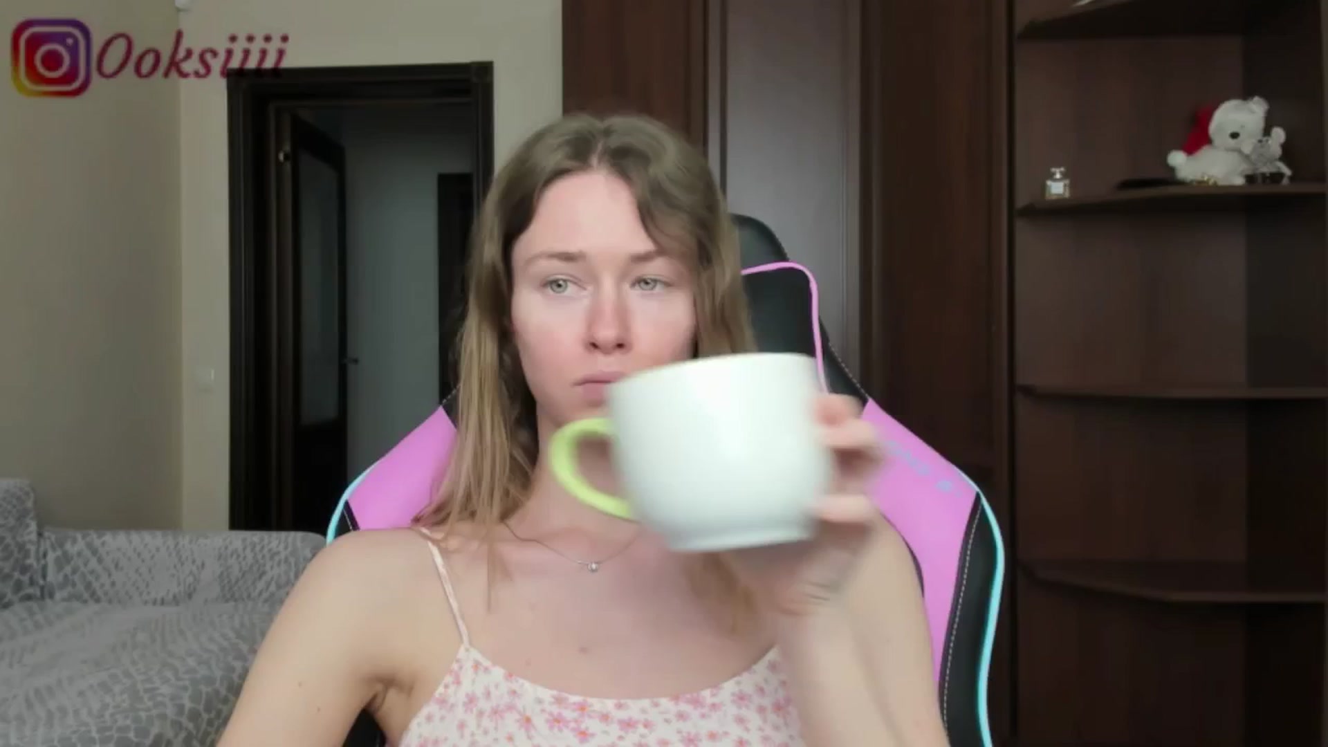 Gallery image thumbnail from Oksanafedorov's myfreecams stream on, 05/25/2024, 10:40 image 15 of 20