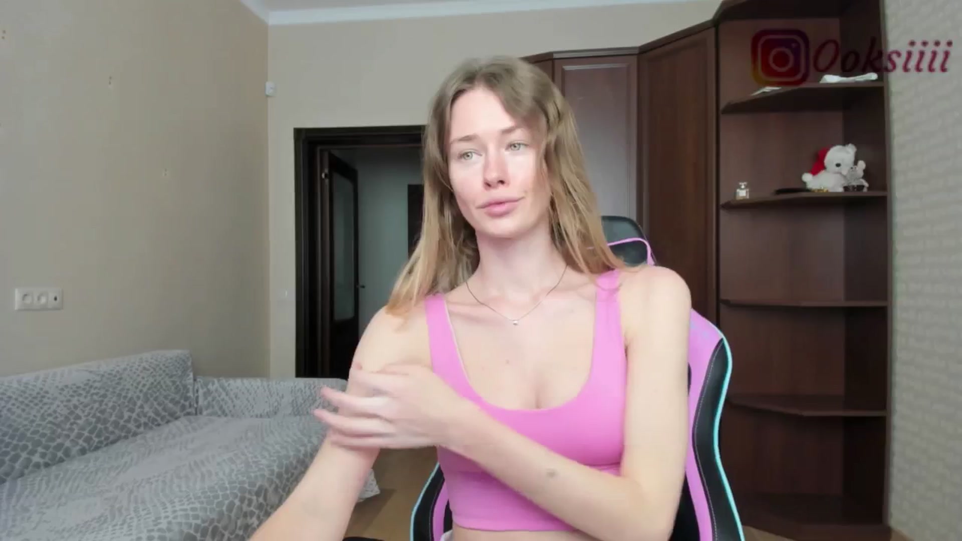 Gallery image thumbnail from Oksanafedorov's myfreecams stream on, 05/25/2024, 10:40 image 4 of 20