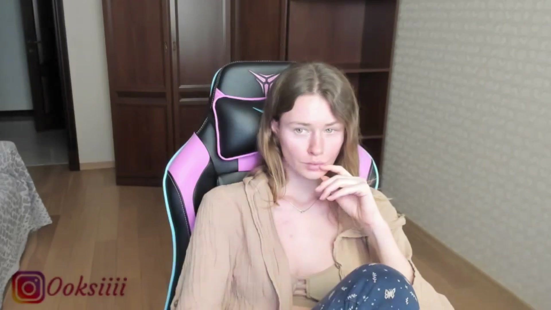 Gallery image thumbnail from Oksanafedorov's myfreecams stream on, 05/25/2024, 12:51 image 20 of 20