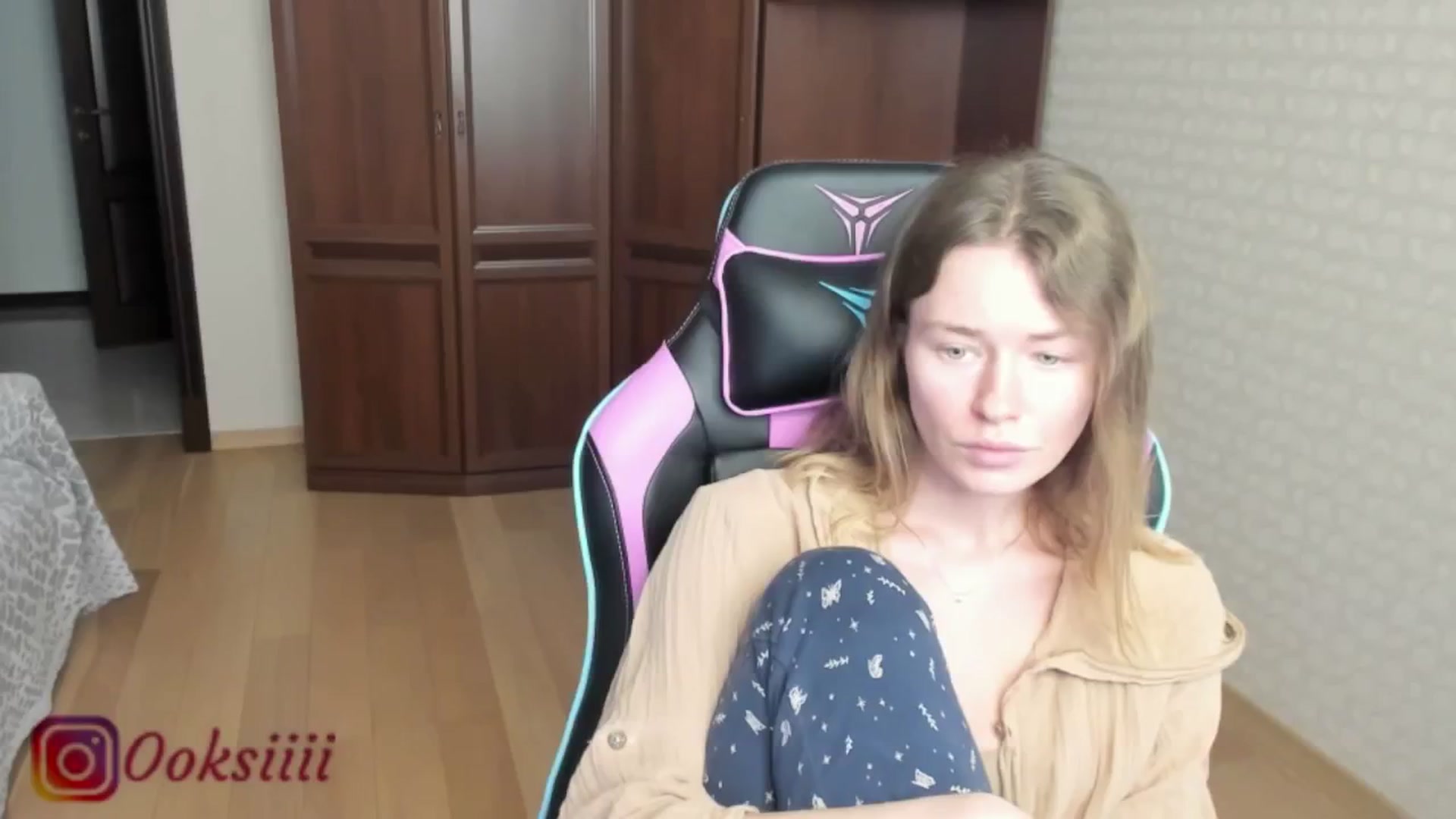 Gallery image thumbnail from Oksanafedorov's myfreecams stream on, 05/25/2024, 12:51 image 15 of 20
