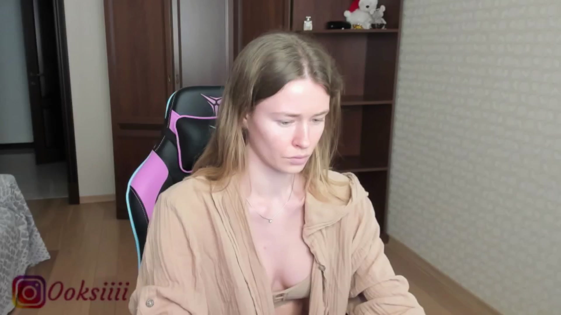 Gallery image thumbnail from Oksanafedorov's myfreecams stream on, 05/25/2024, 12:51 image 7 of 20