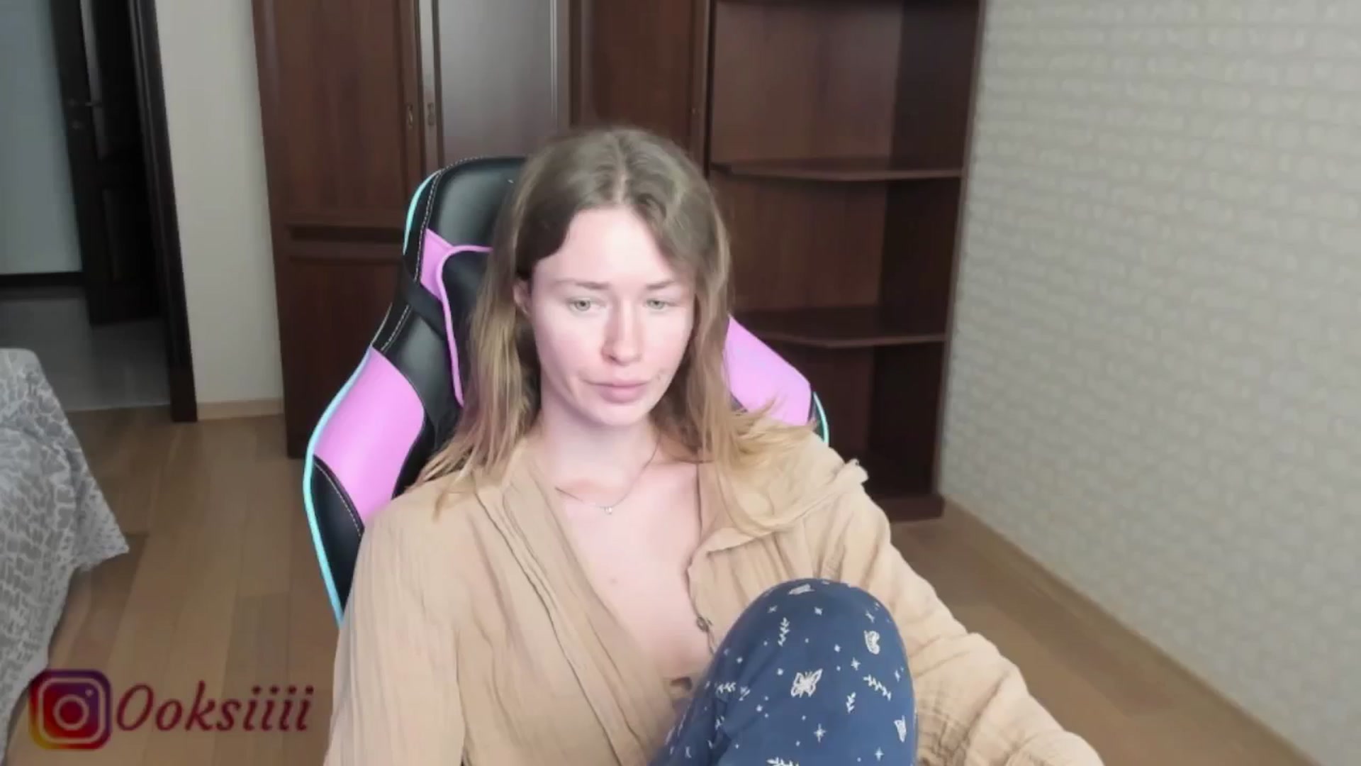 Gallery image thumbnail from Oksanafedorov's myfreecams stream on, 05/25/2024, 12:51 image 13 of 20