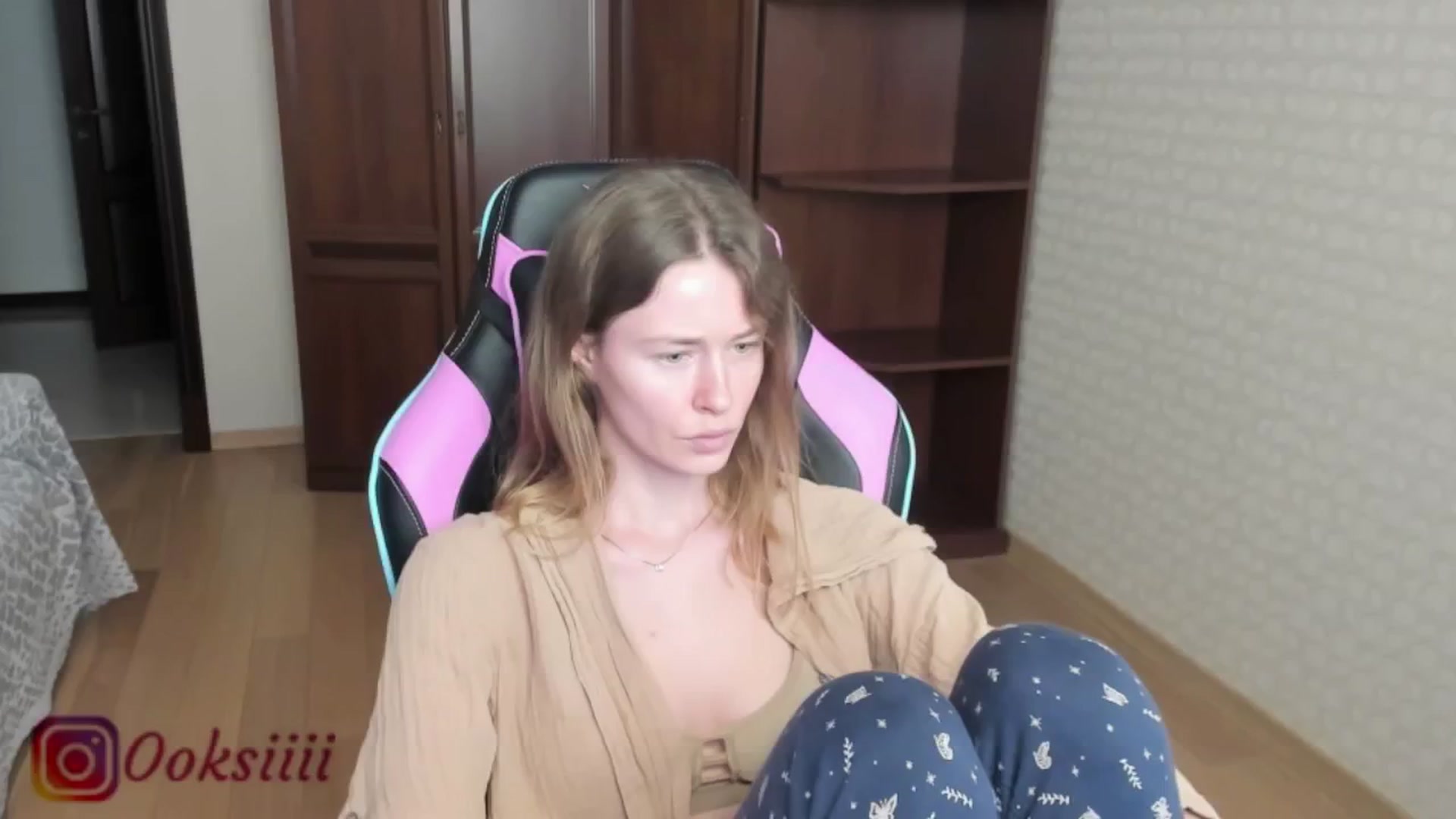 Gallery image thumbnail from Oksanafedorov's myfreecams stream on, 05/25/2024, 12:51 image 10 of 20