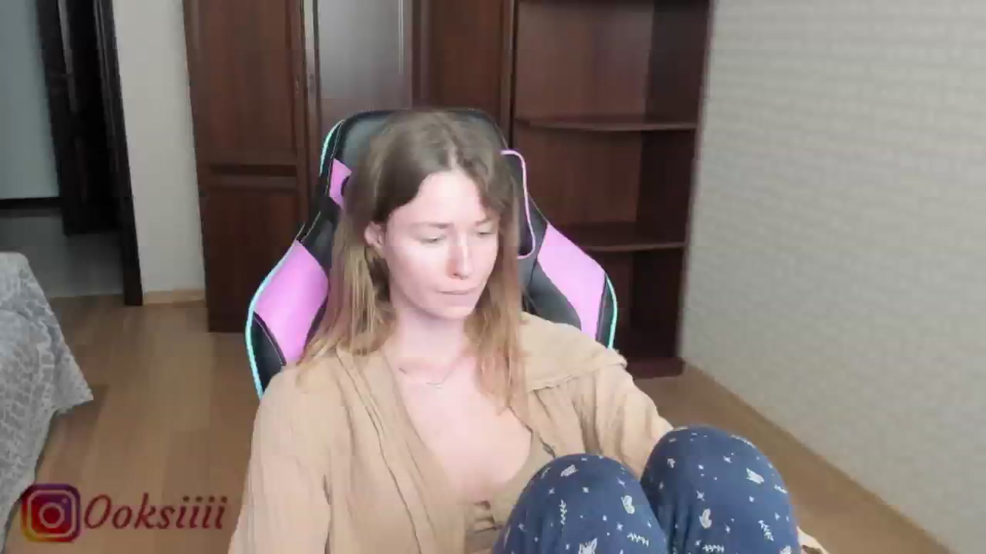 Gallery image thumbnail from Oksanafedorov's myfreecams stream on, 05/25/2024, 12:51 image 9 of 20